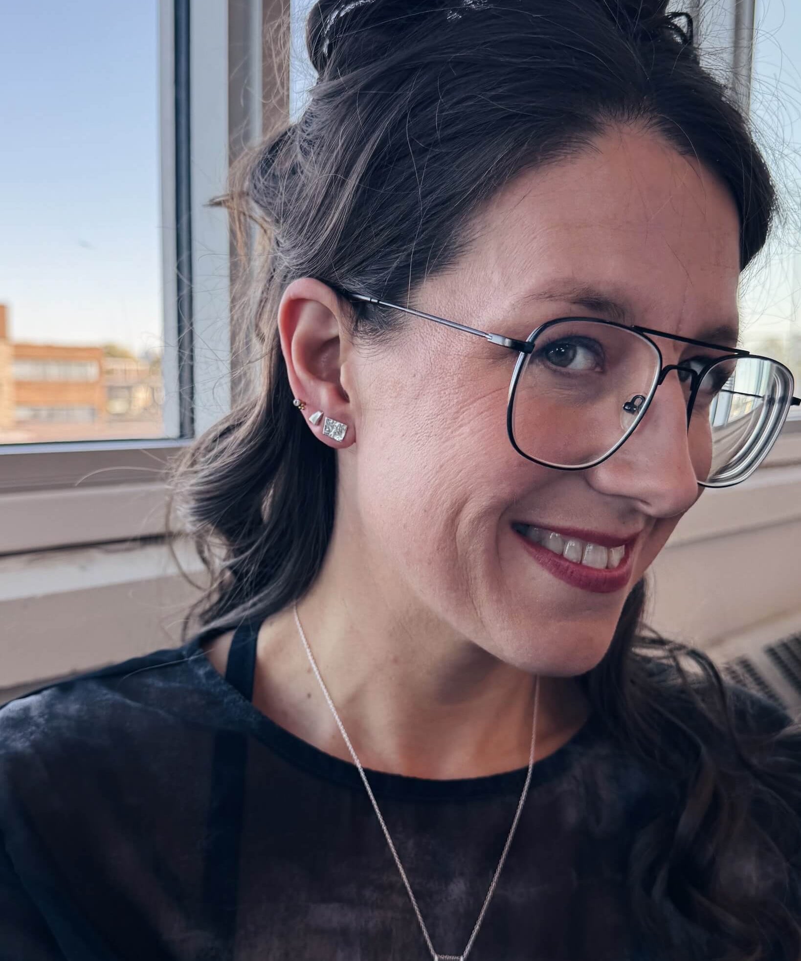 Complice – Boucles d’oreille carrées texturées - Lidia