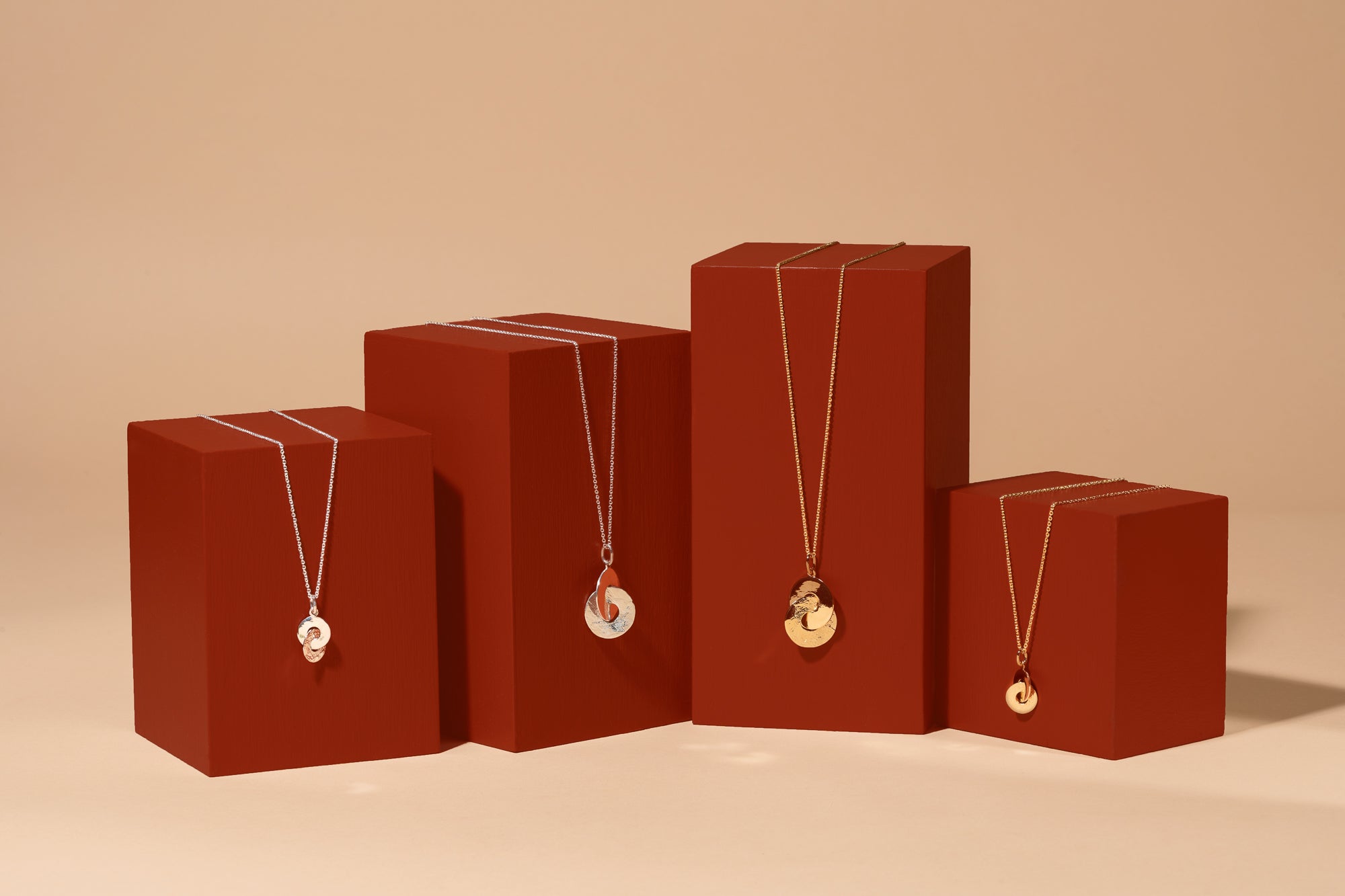 collier minimalistes cercles dorés
