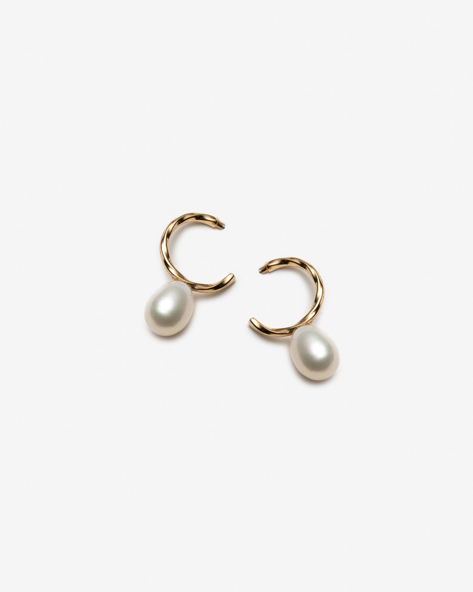 Boucles d'oreilles Créoles Perles Blanches - Élégance intemporelle et raffinement contemporain - Lidia