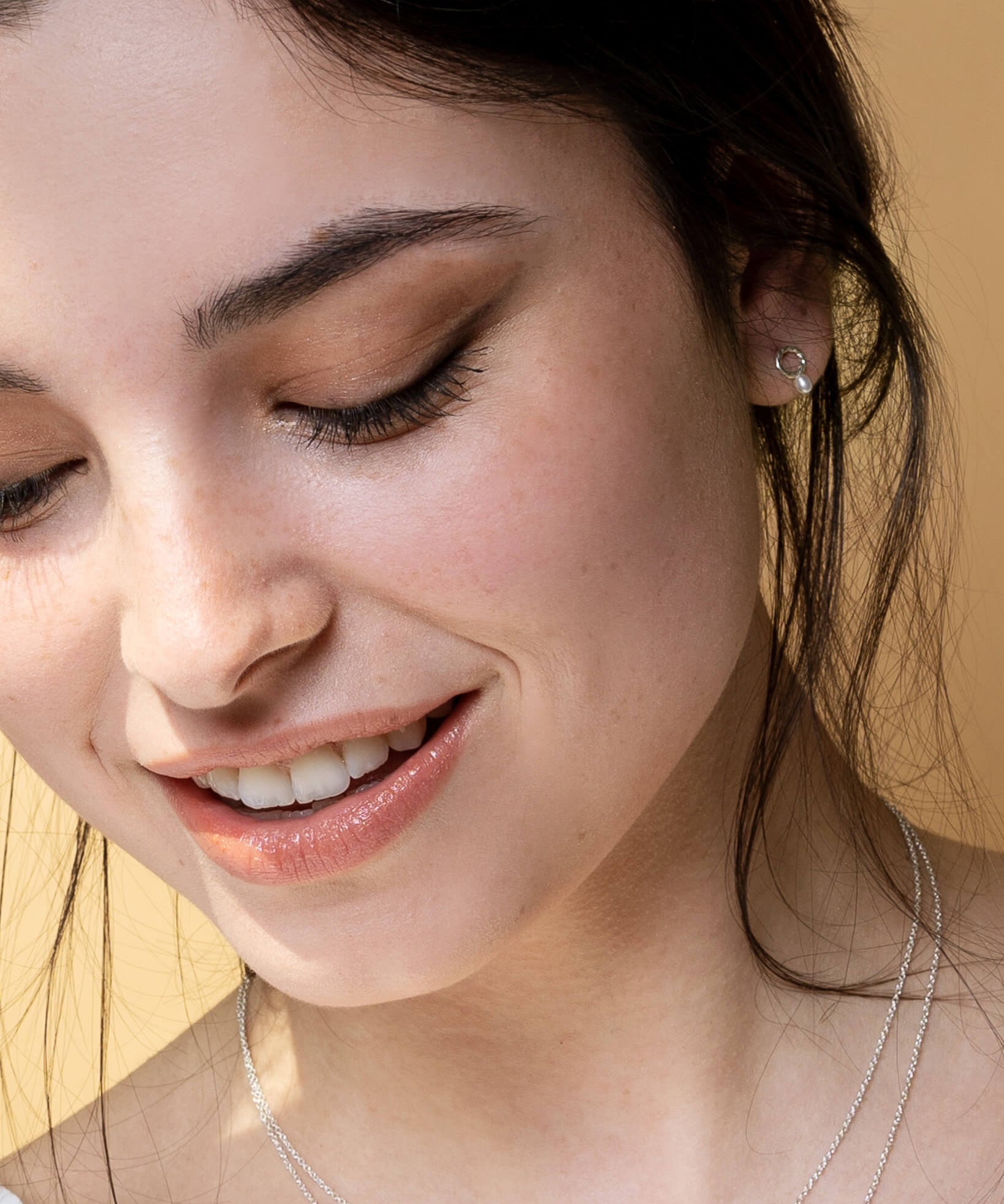 boucles d'oreilles cercles avec petites perles blanches - Lidia