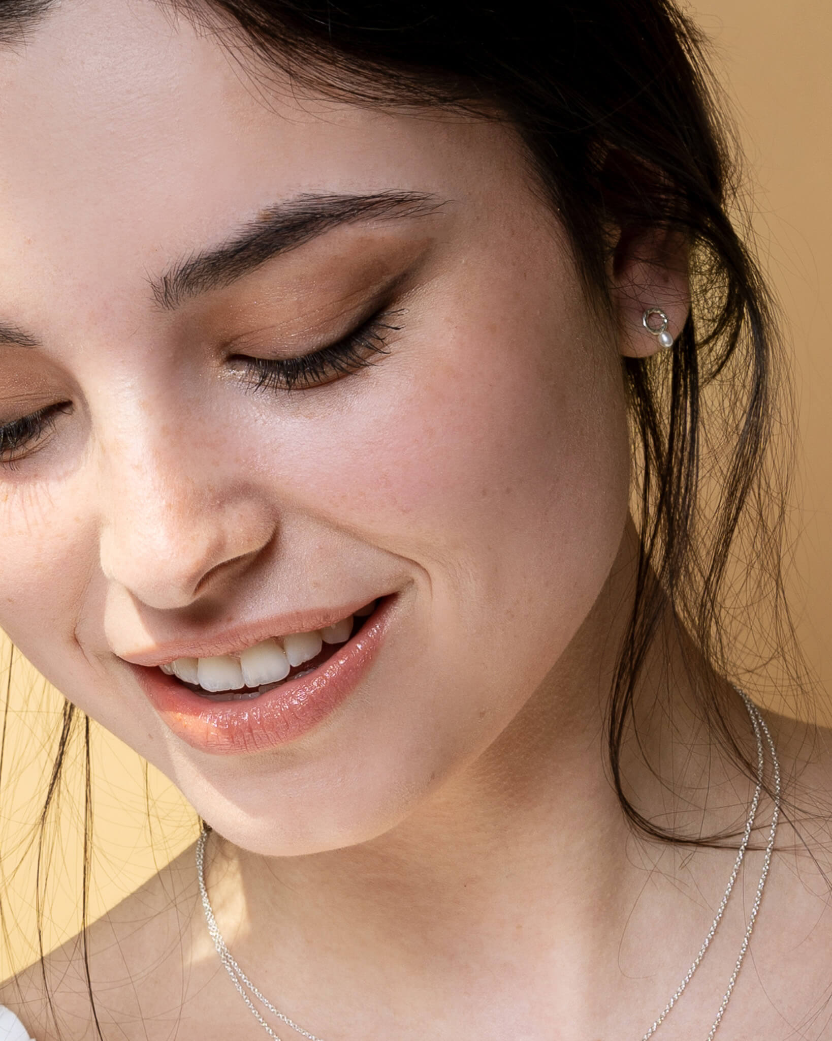 boucles d'oreilles cercles avec petites perles blanches - Lidia