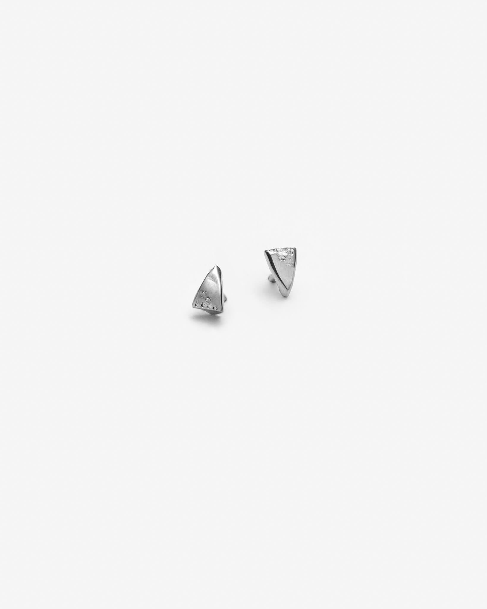 Chocolate Chip – Boucles d’oreille triangle minimalistes - Lidia
