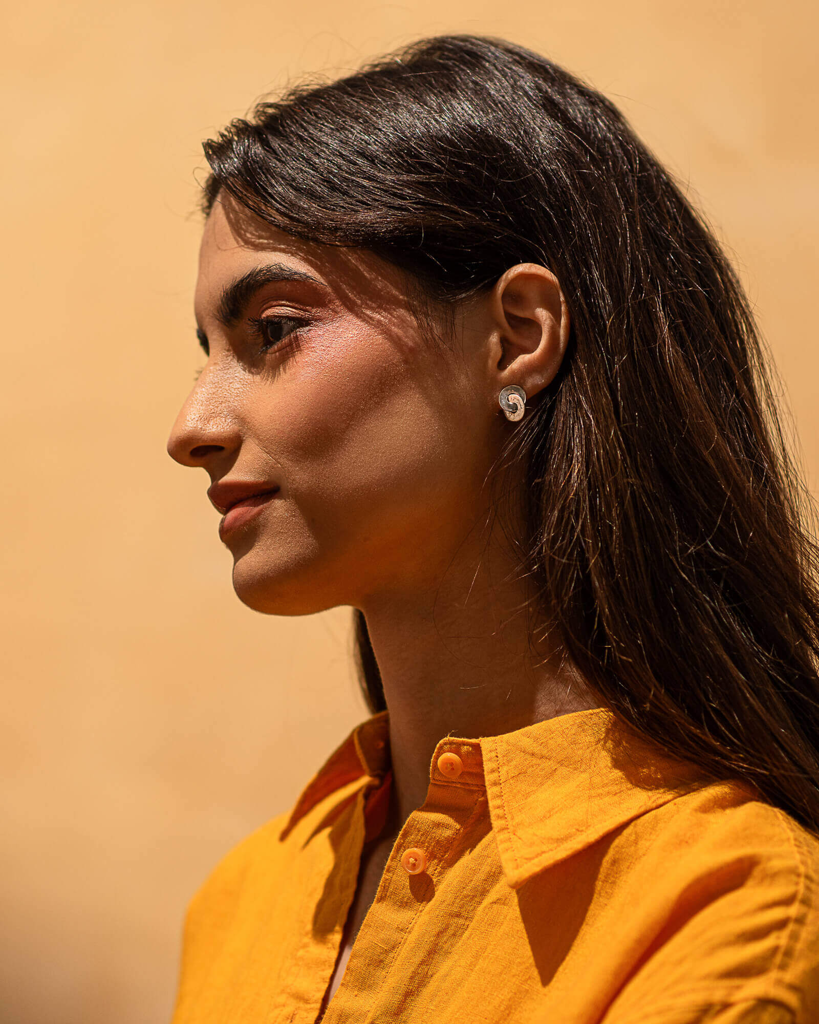 boucles d’oreilles cercles delicates en argent avec de la texture