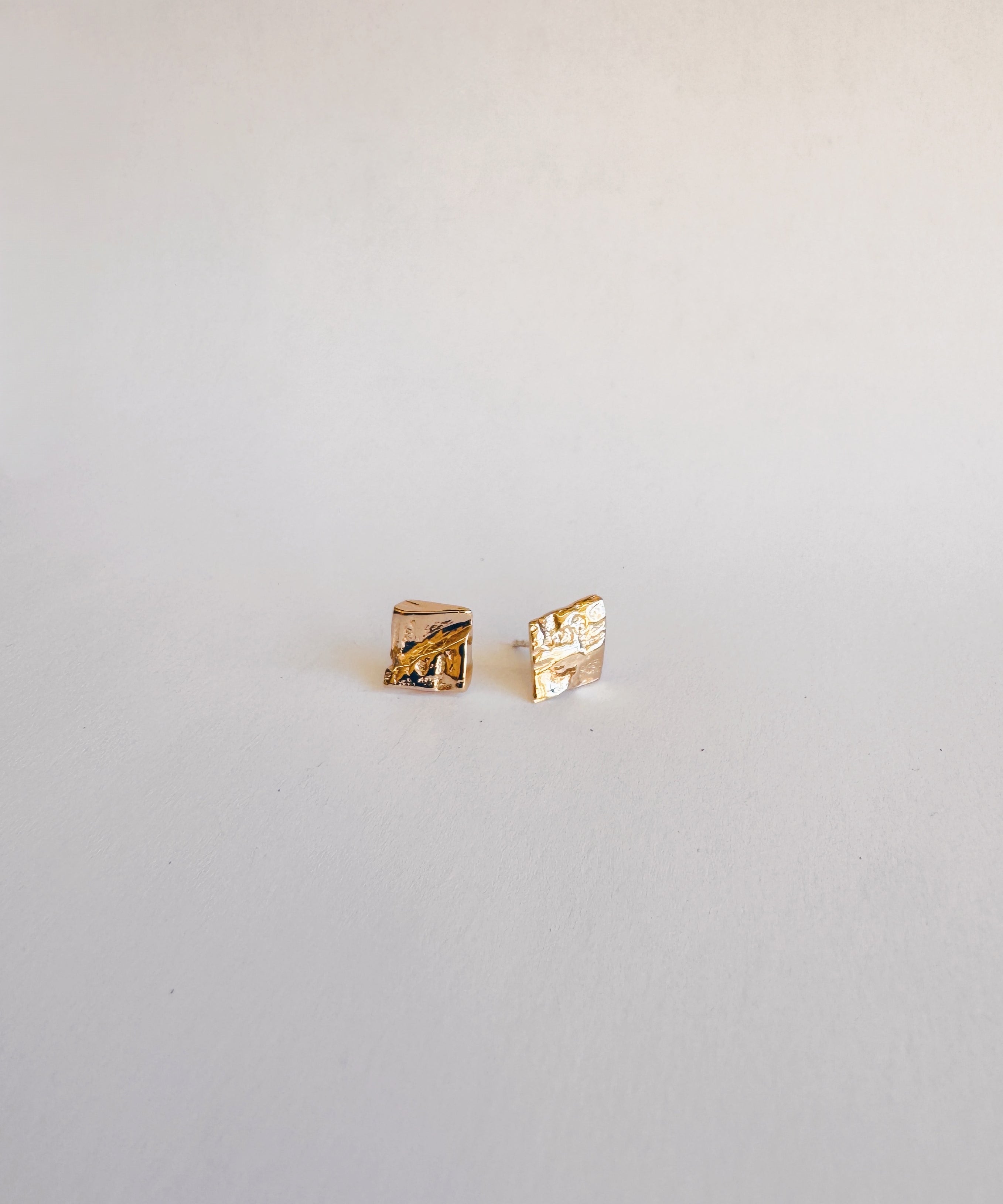 Complice – Boucles d’oreille carrées texturées - Lidia