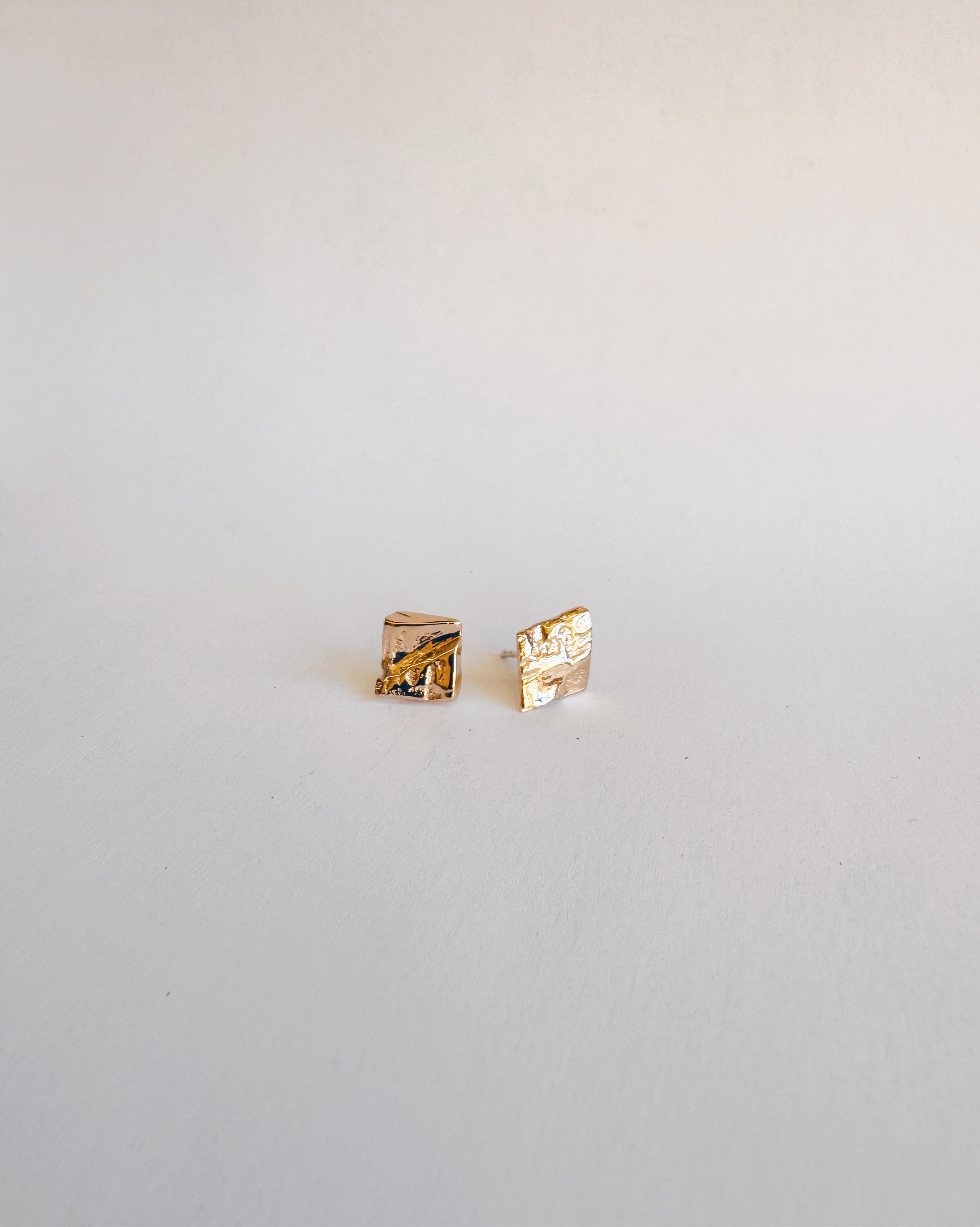 Complice – Boucles d’oreille carrées texturées - Lidia