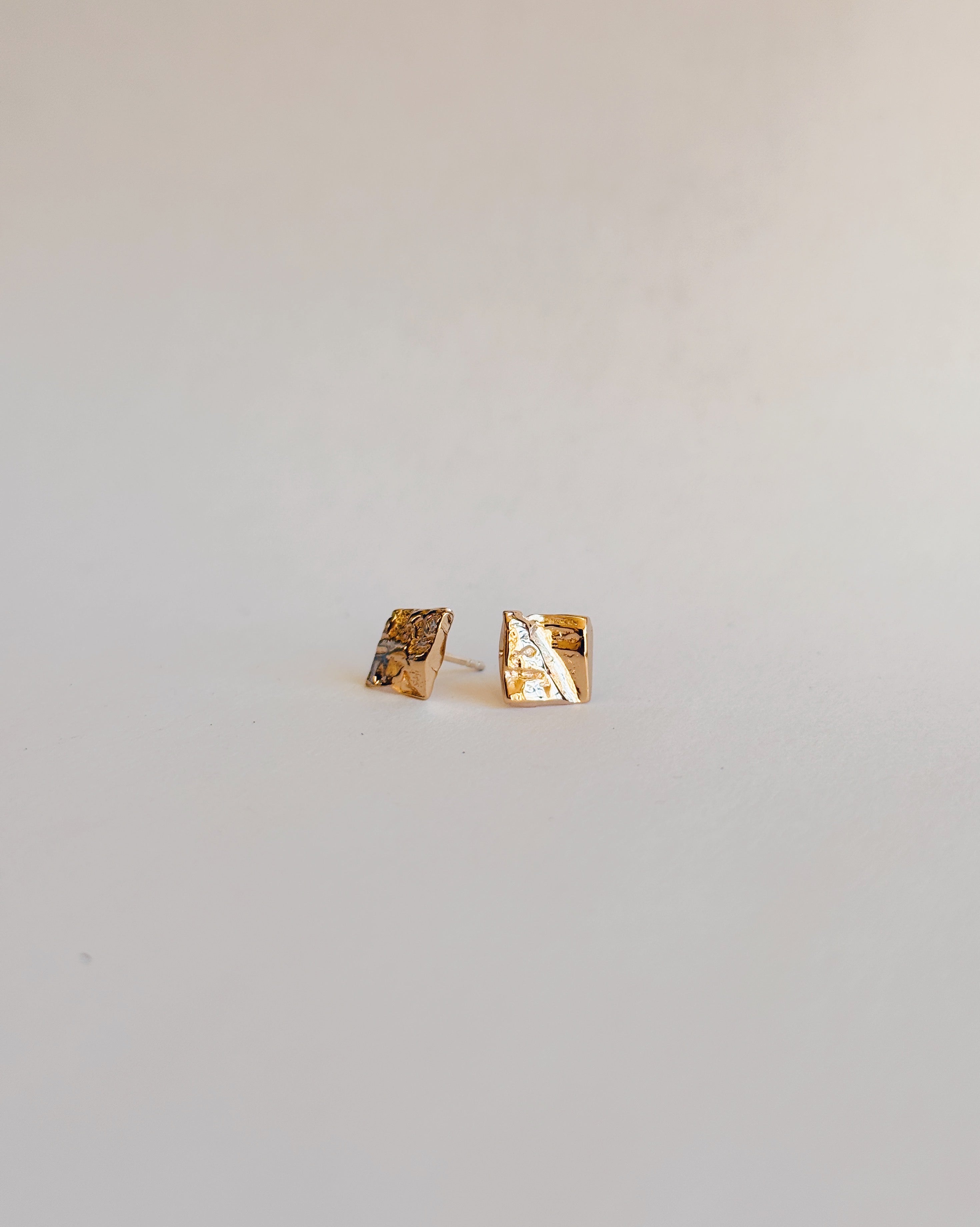 Complice – Boucles d’oreille carrées texturées - Lidia