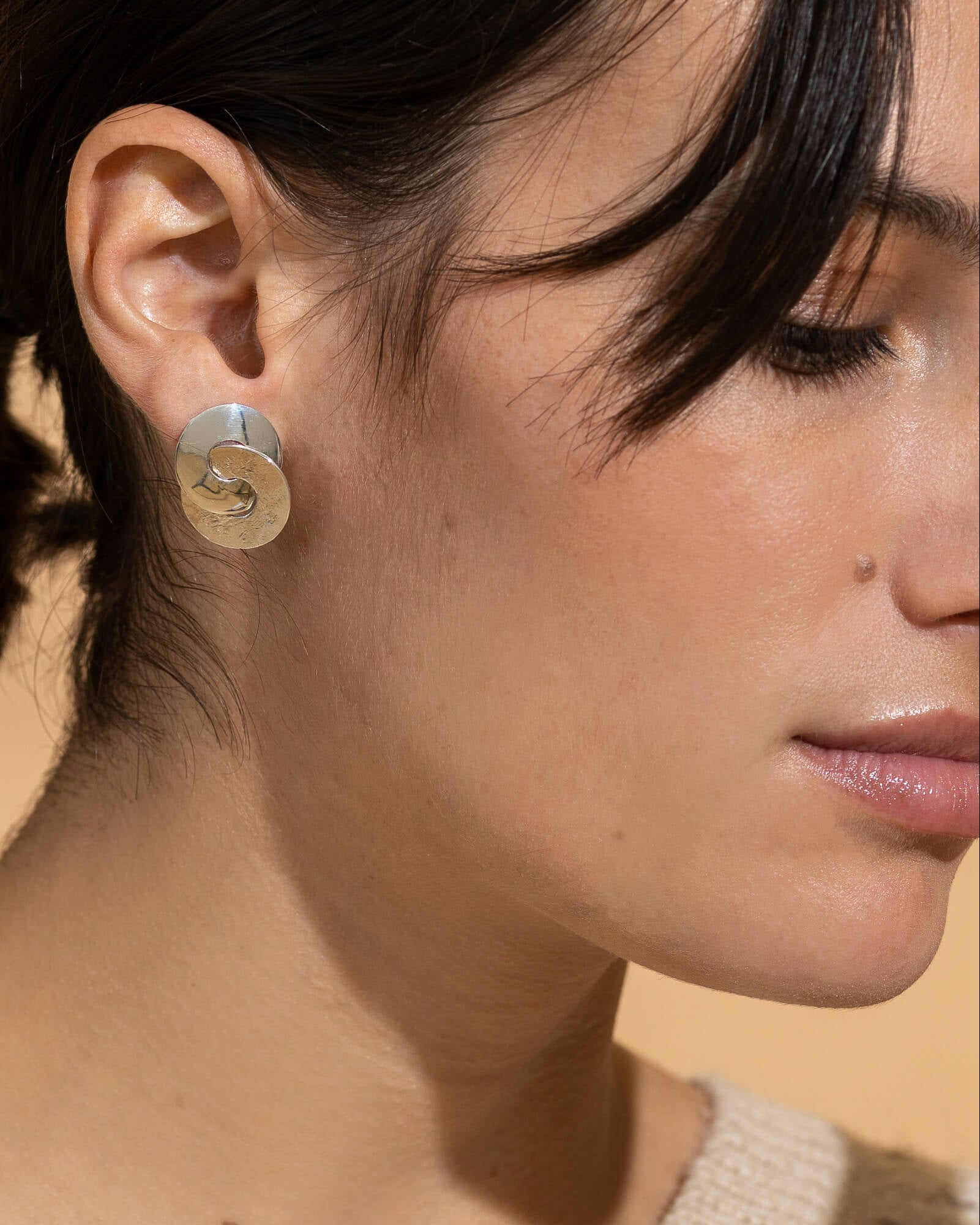 Boucles d’oreilles cercles entrelacés en argent sterling avec texture