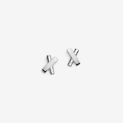 Déterminée - X-Shaped Earrings - Pearl in Option