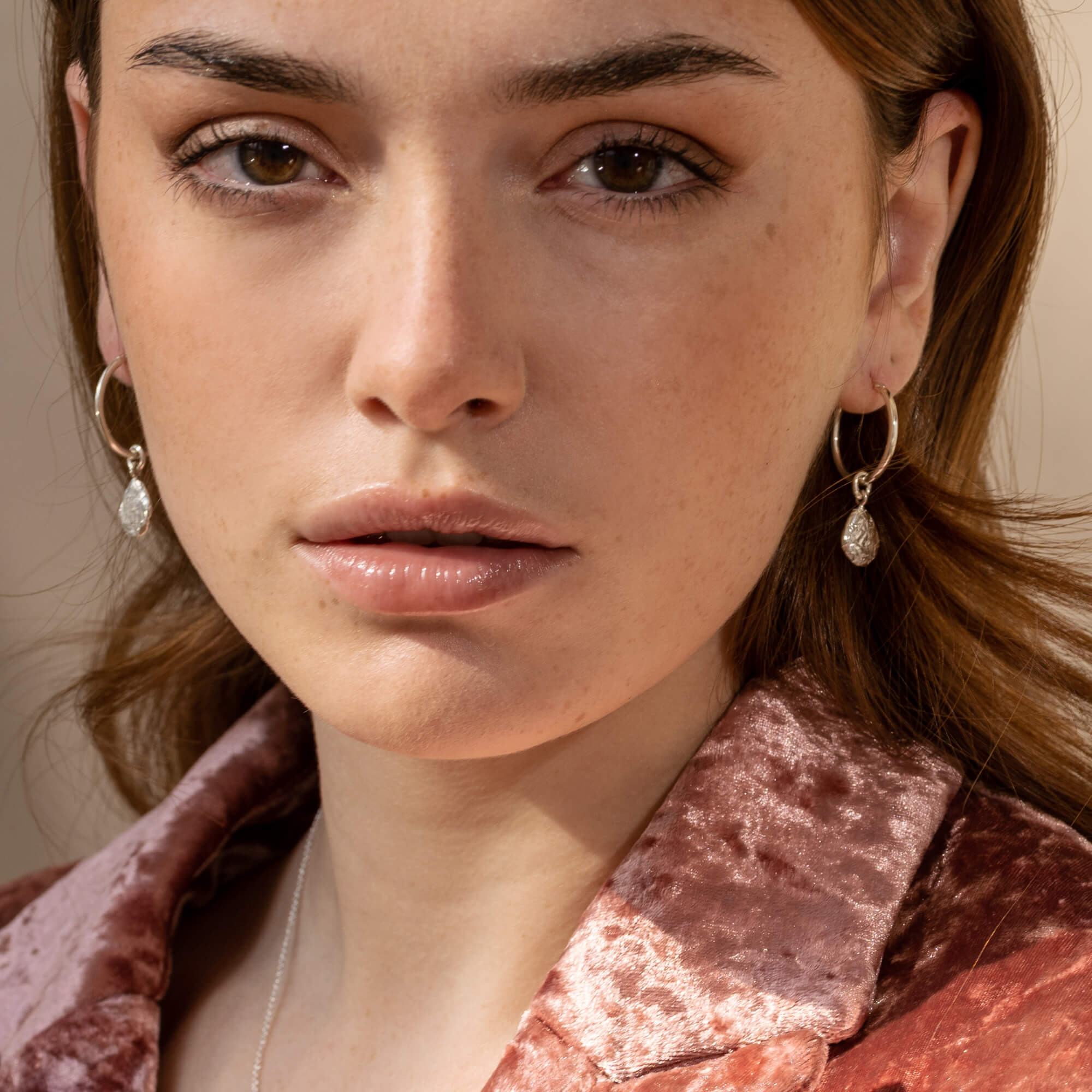 Thérèse - Boucles d’oreilles en argent sterling avec breloque - Lidia
