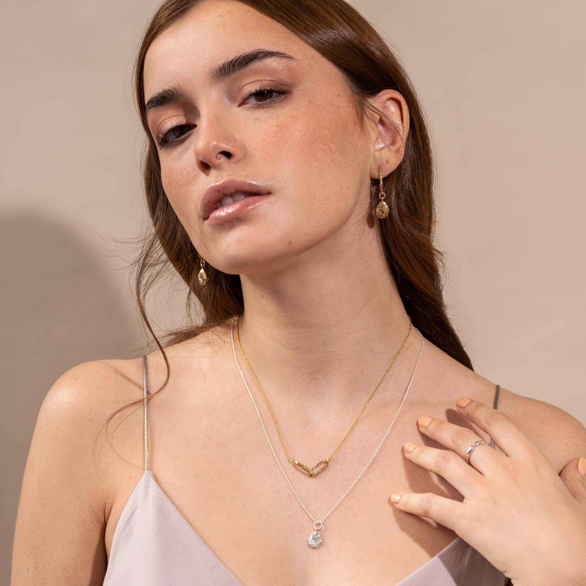 Chantal - Longues boucles d'oreilles avec breloque - Lidia