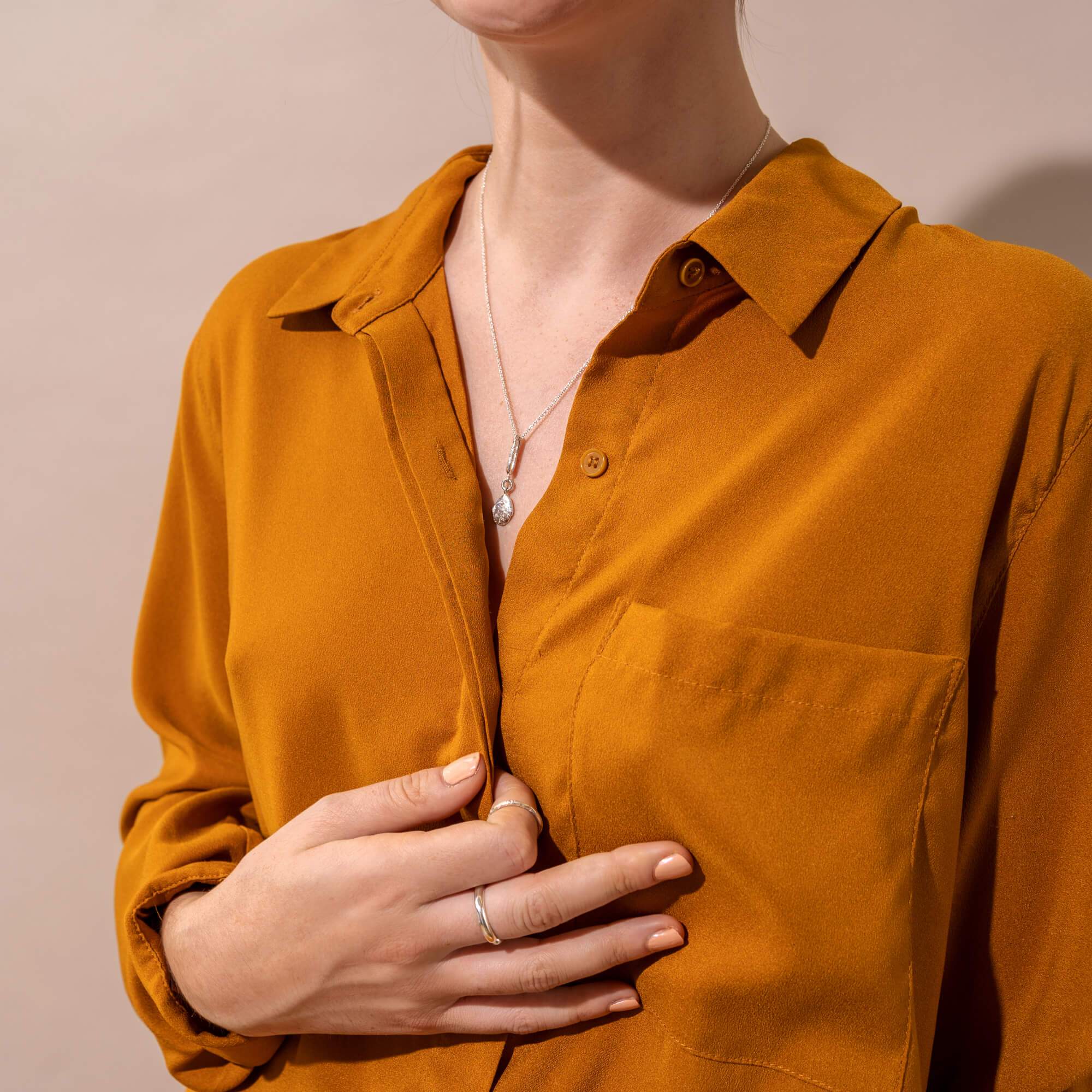 France - Collier avec pendentif original fait à Montréal - Lidia