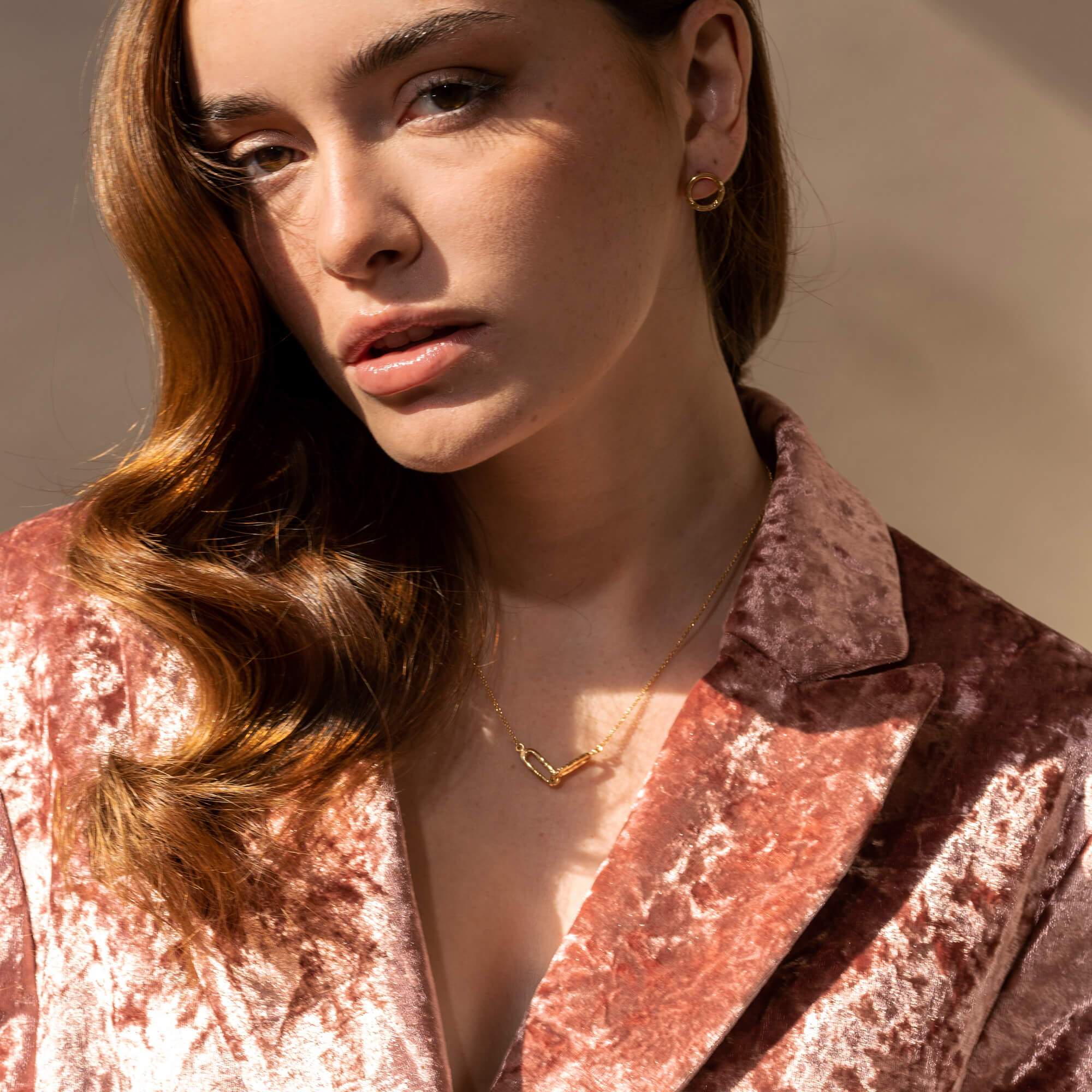Laure - Boucles d’oreilles circulaires avec perle d’eau douce - Lidia