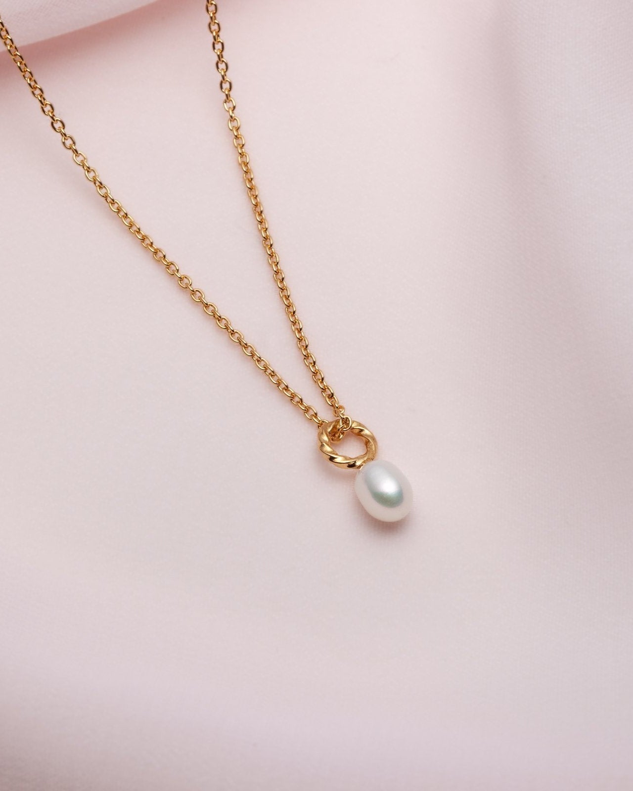 petit collier avec pendentif perle blanche - Lidia