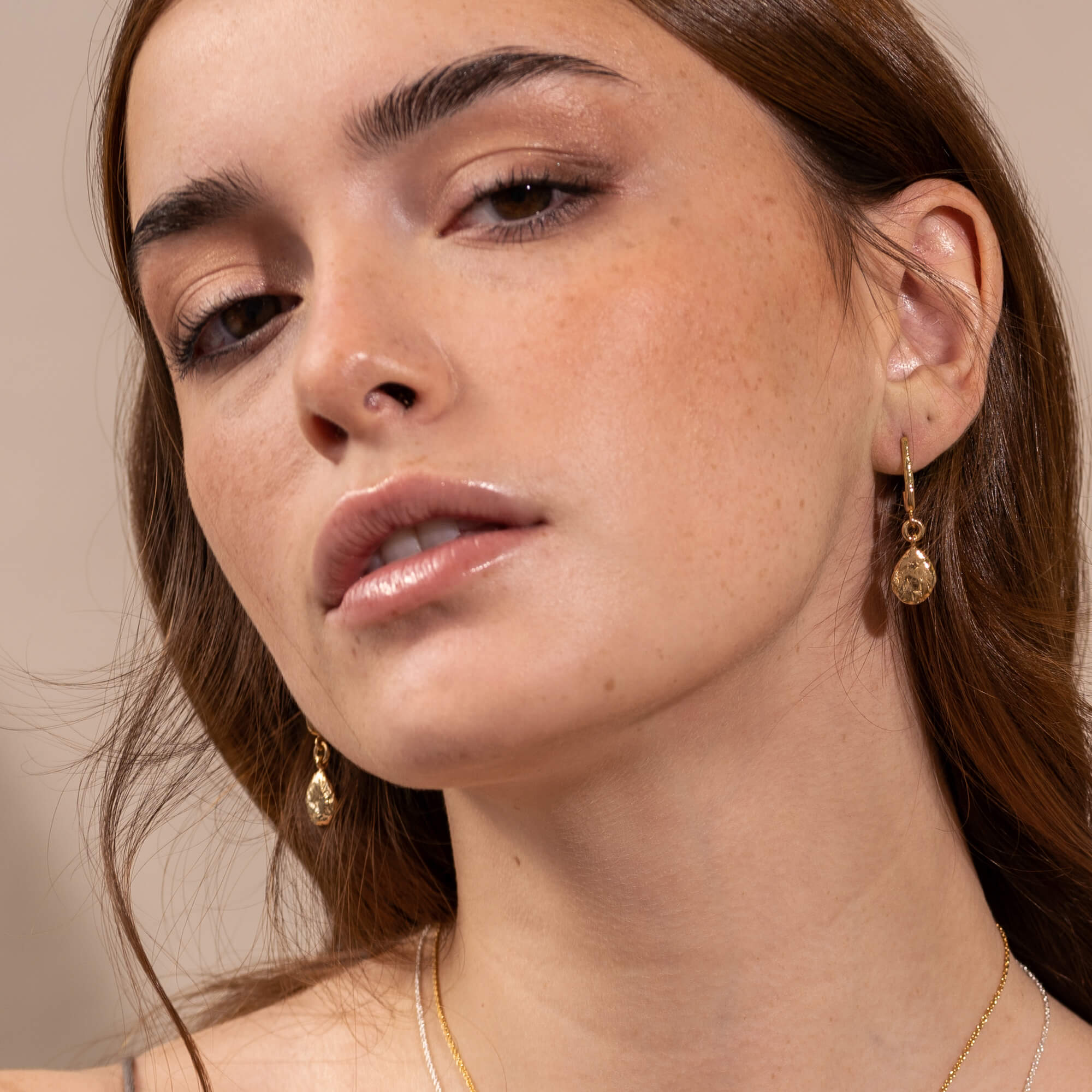Chantal - Longues boucles d'oreilles avec breloque - Lidia