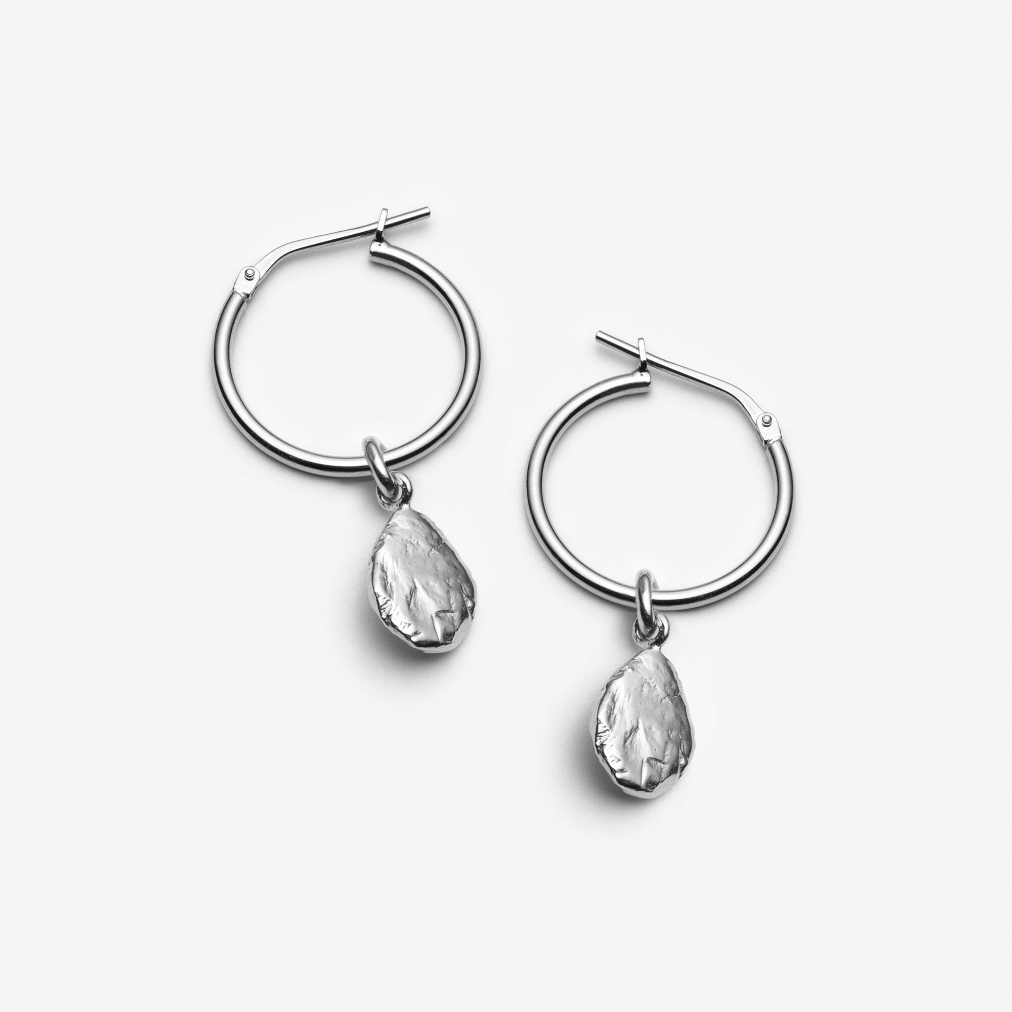 Thérèse - Boucles d’oreilles en argent sterling avec breloque - Lidia