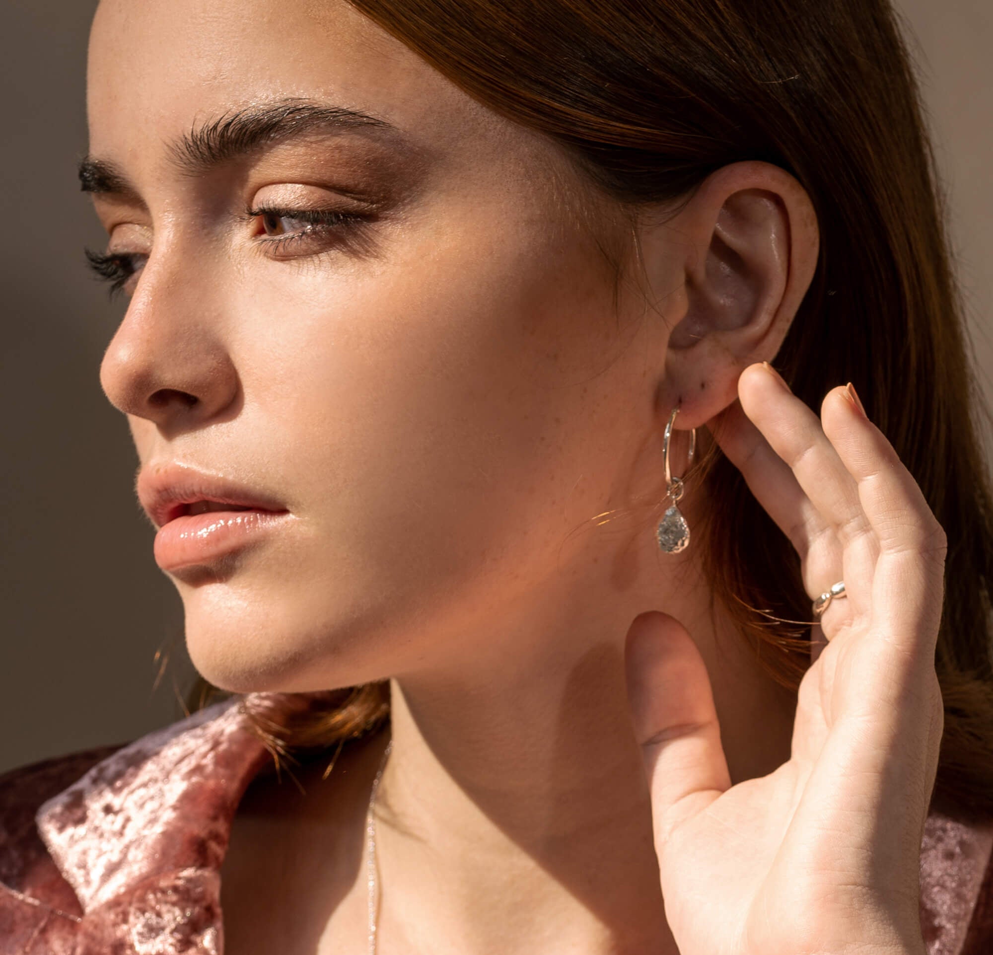 Thérèse - Boucles d’oreilles en argent sterling avec breloque - Lidia
