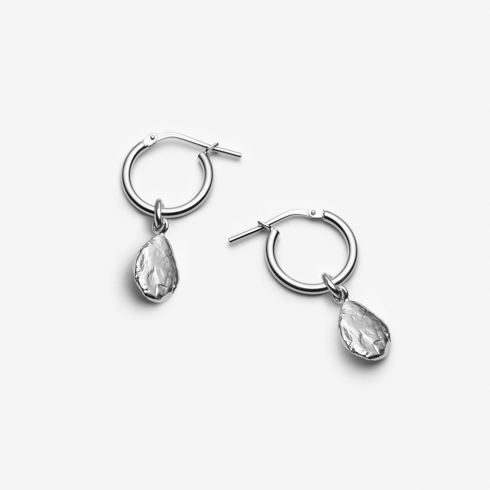 Thérèse - Boucles d’oreilles en argent sterling avec breloque - Lidia