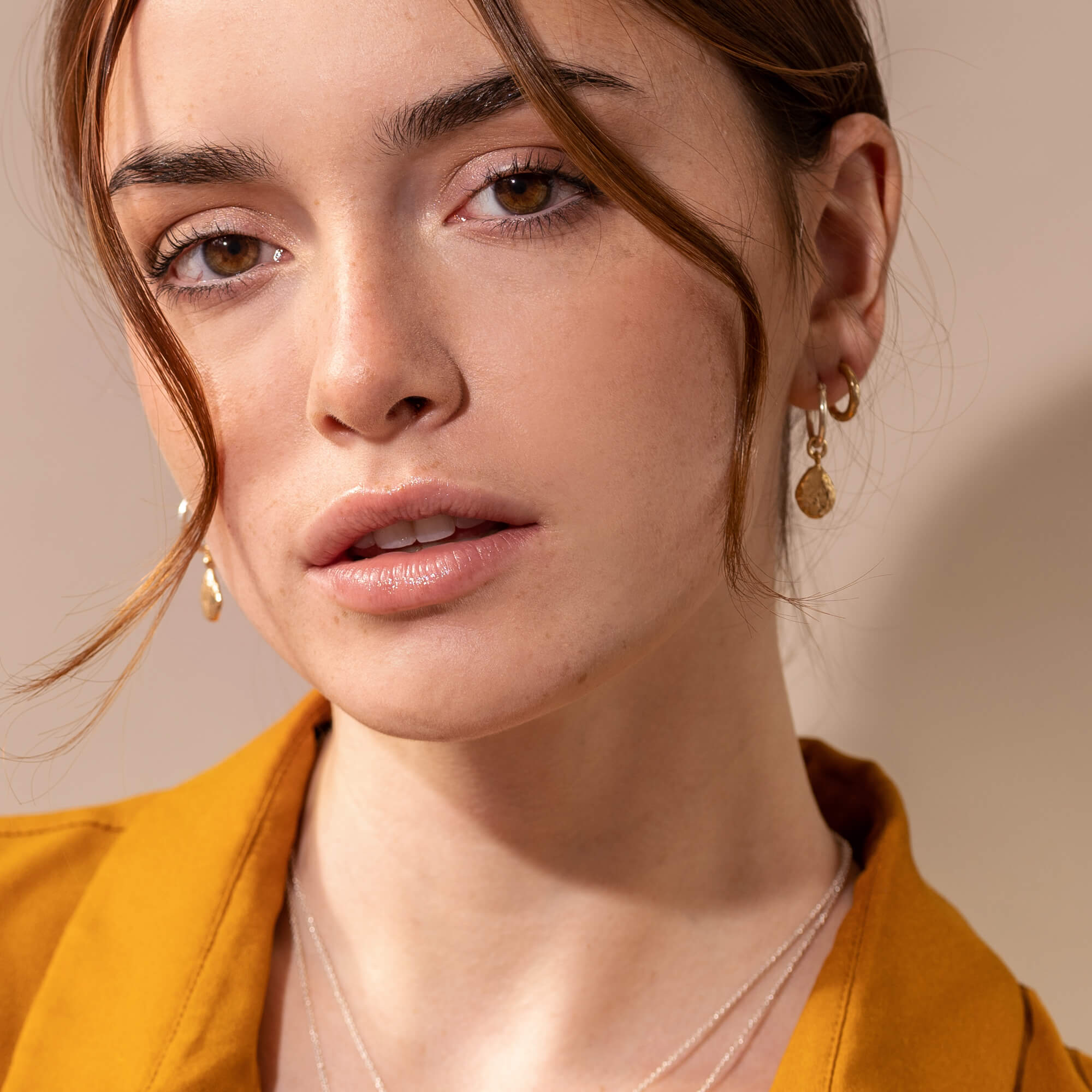 Thérèse - Boucles d’oreilles en argent sterling avec breloque - Lidia