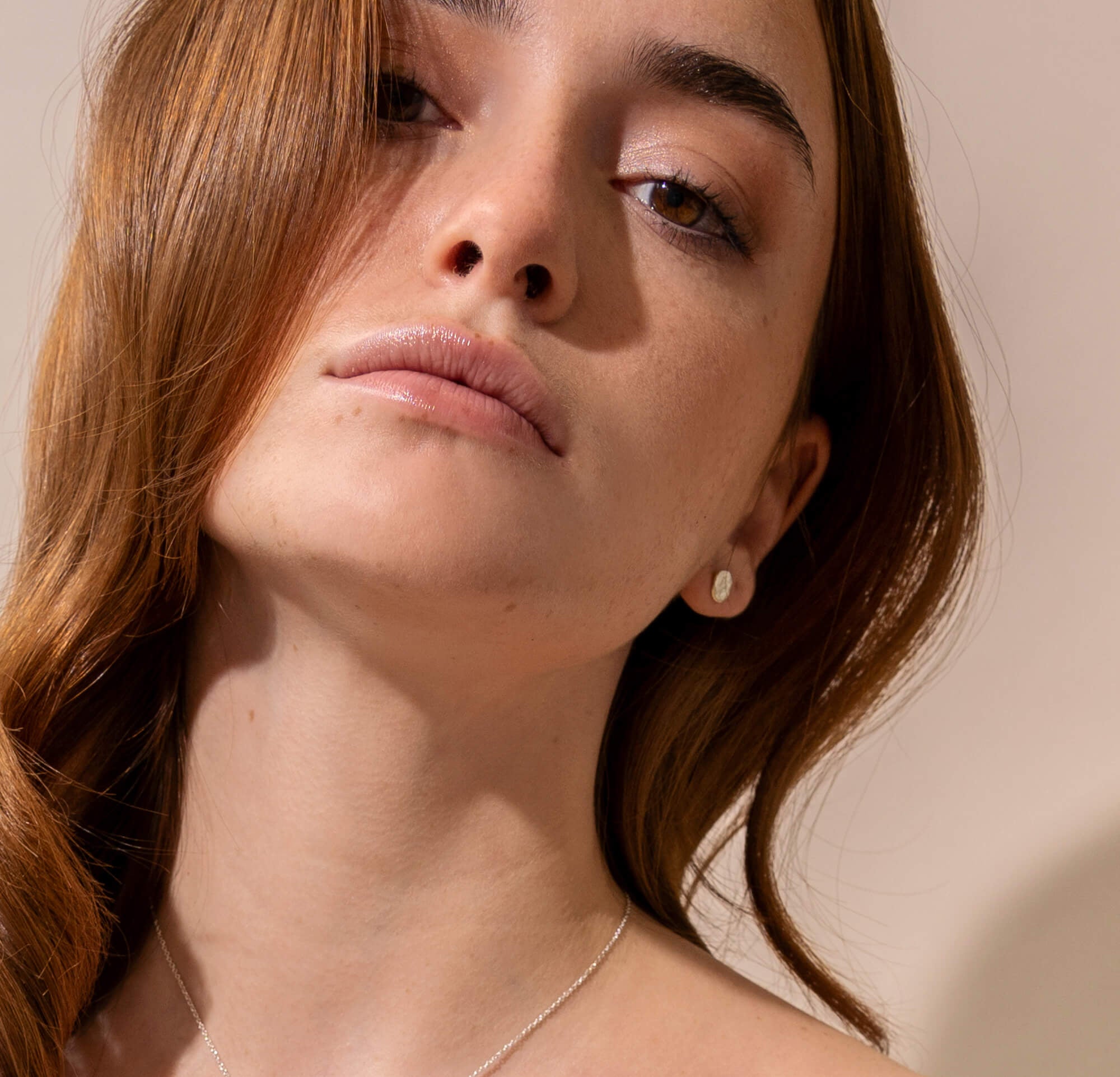 Élise - Petites boucles d’oreilles clou en argent texturé - Lidia