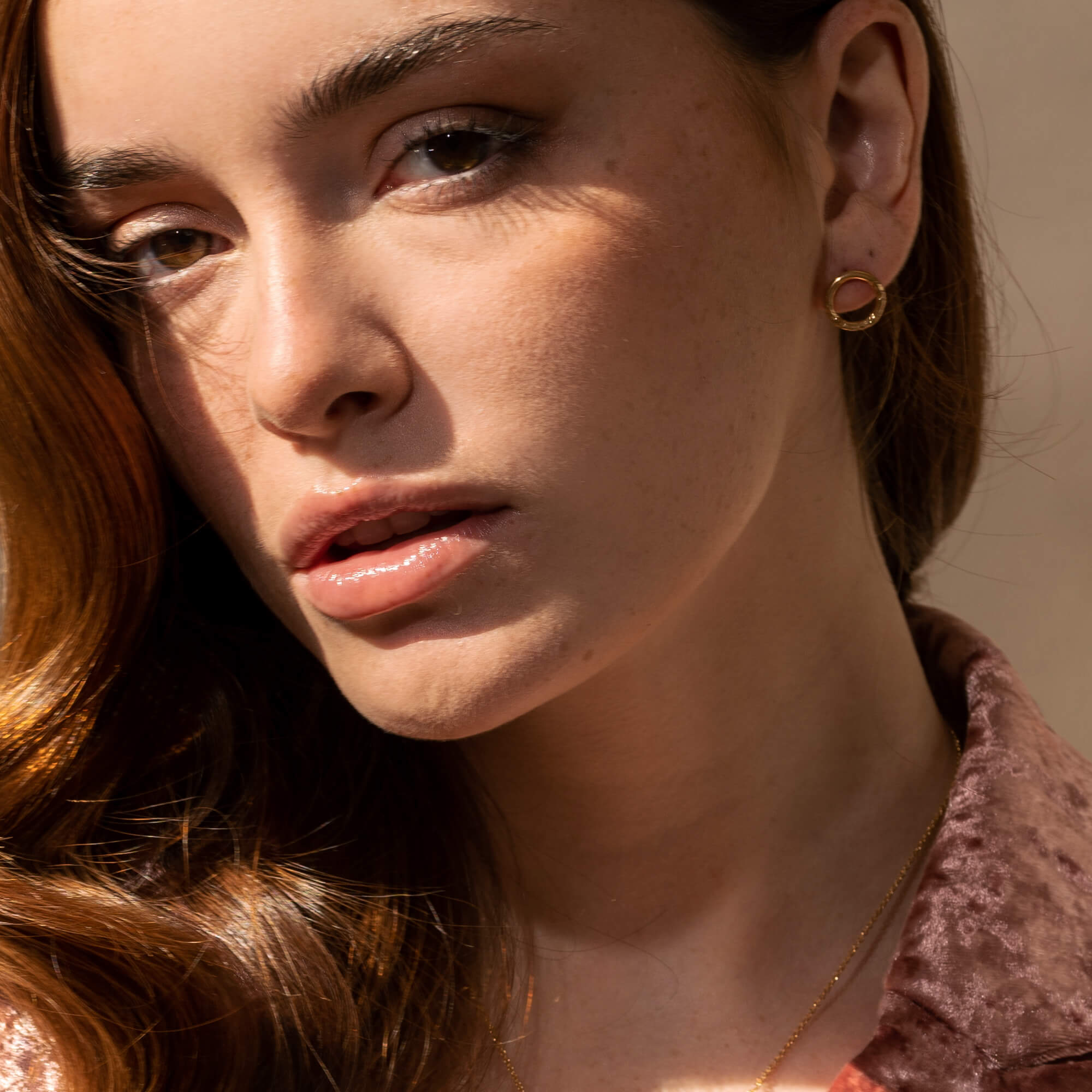 Laure - Boucles d’oreilles circulaires avec perle d’eau douce - Lidia