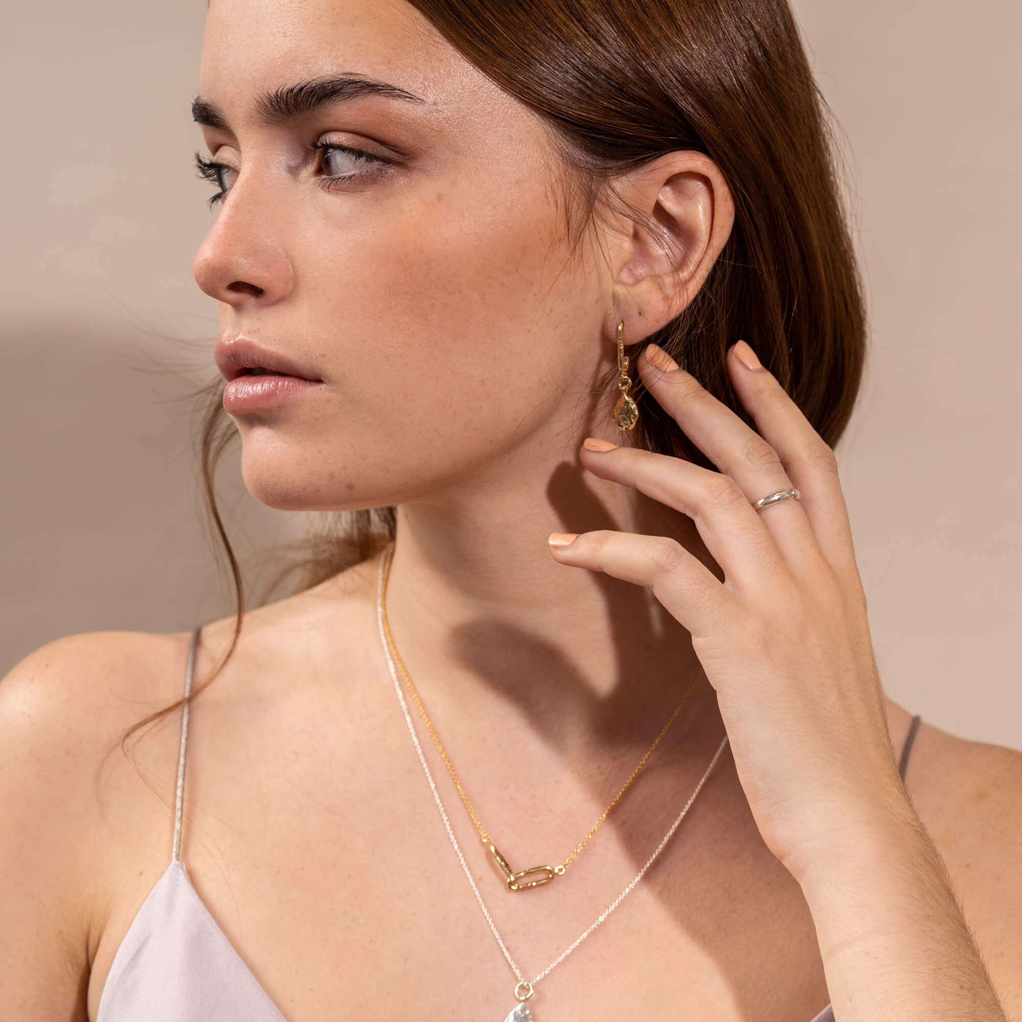 Chantal - Longues boucles d'oreilles avec breloque - Lidia