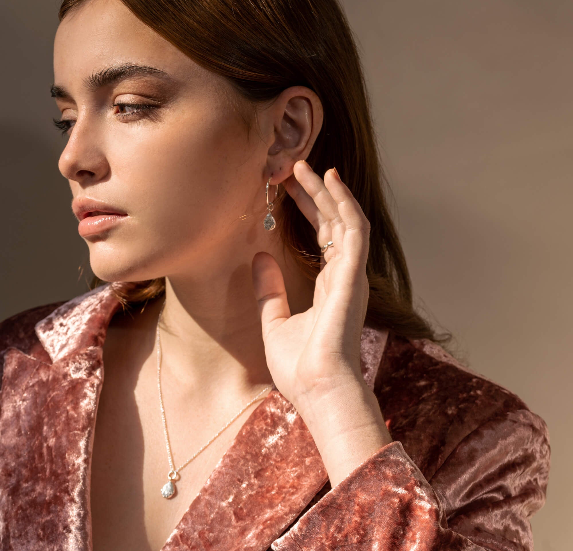 Thérèse - Boucles d’oreilles en argent sterling avec breloque - Lidia