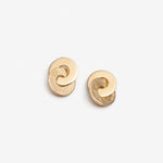 petites boucles d'oreilles cercles entrelaces en argent faites au Québec