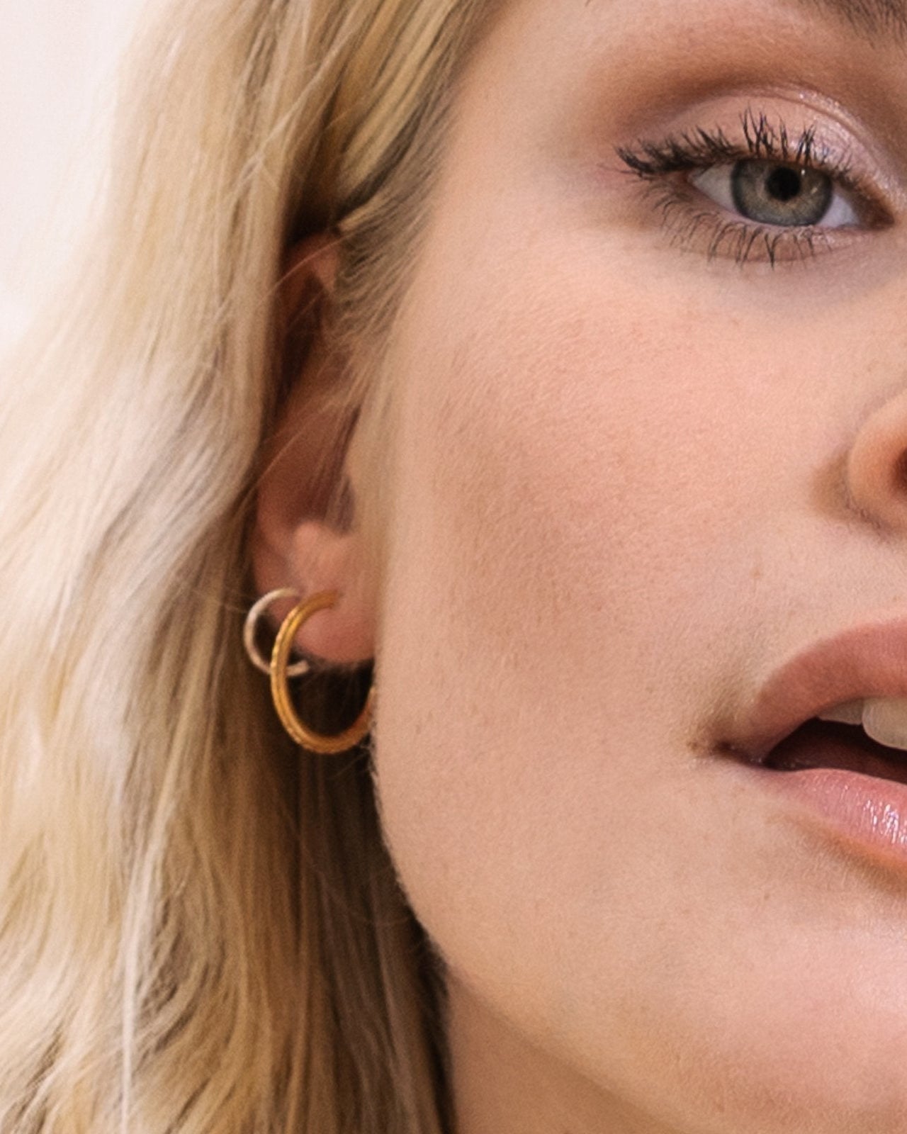 petites boucles d'oreilles créoles avec perles - Lidia
