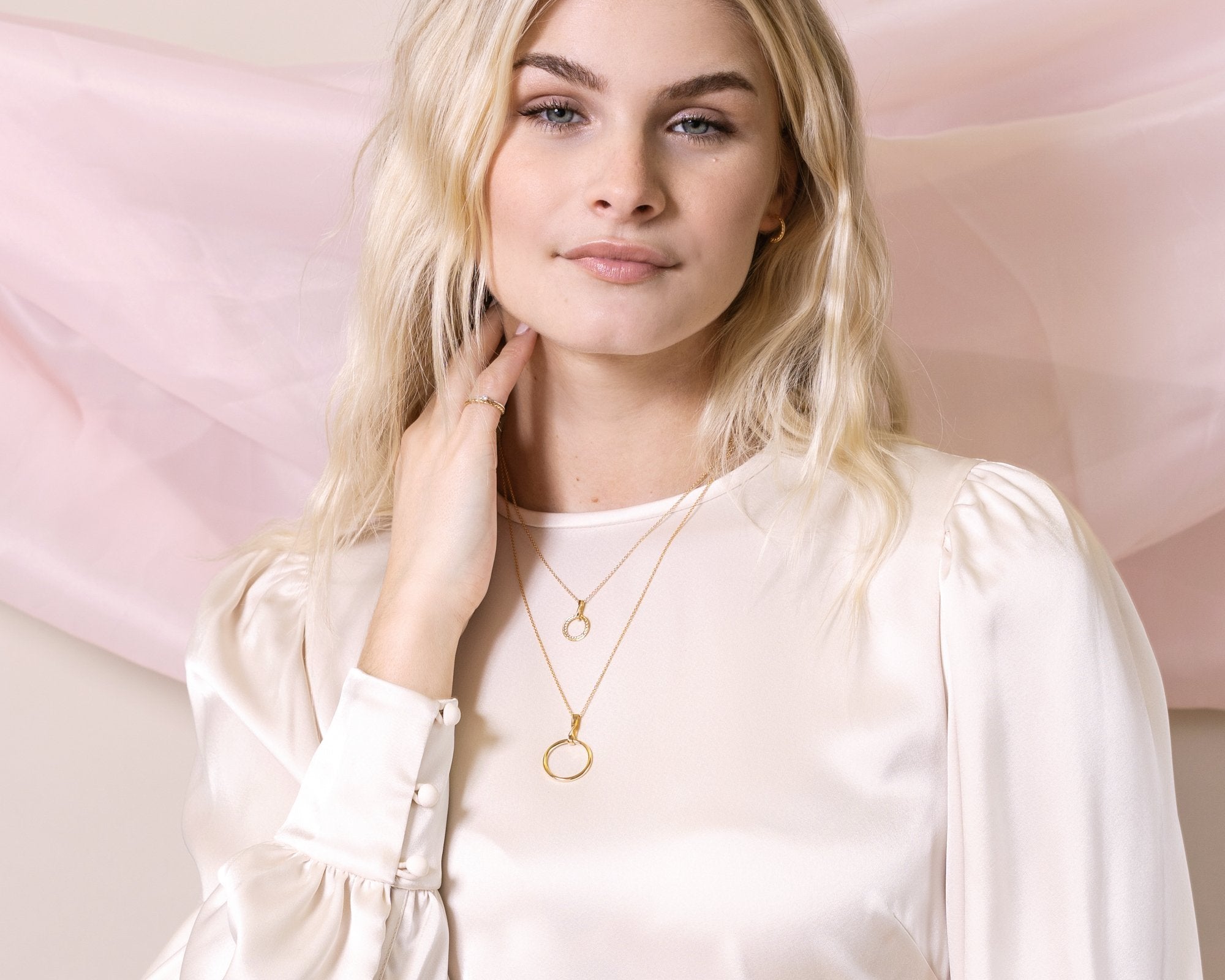 boucles d'oreilles avec perle blanche - Lidia