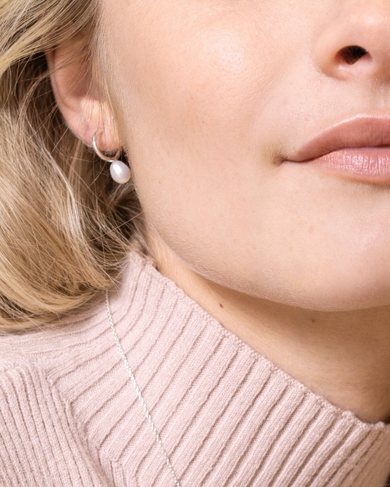 petites boucles d'oreilles créoles avec perles - Lidia