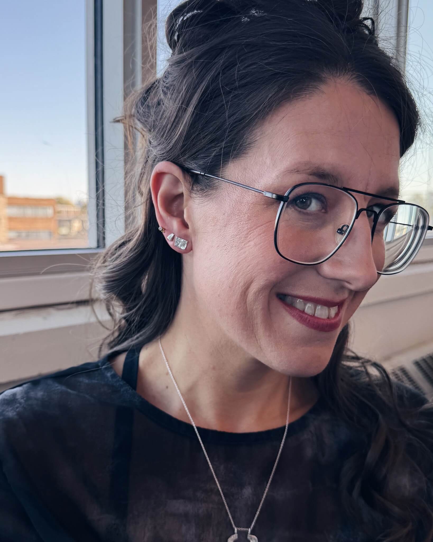Complice – Boucles d’oreille carrées texturées - Lidia