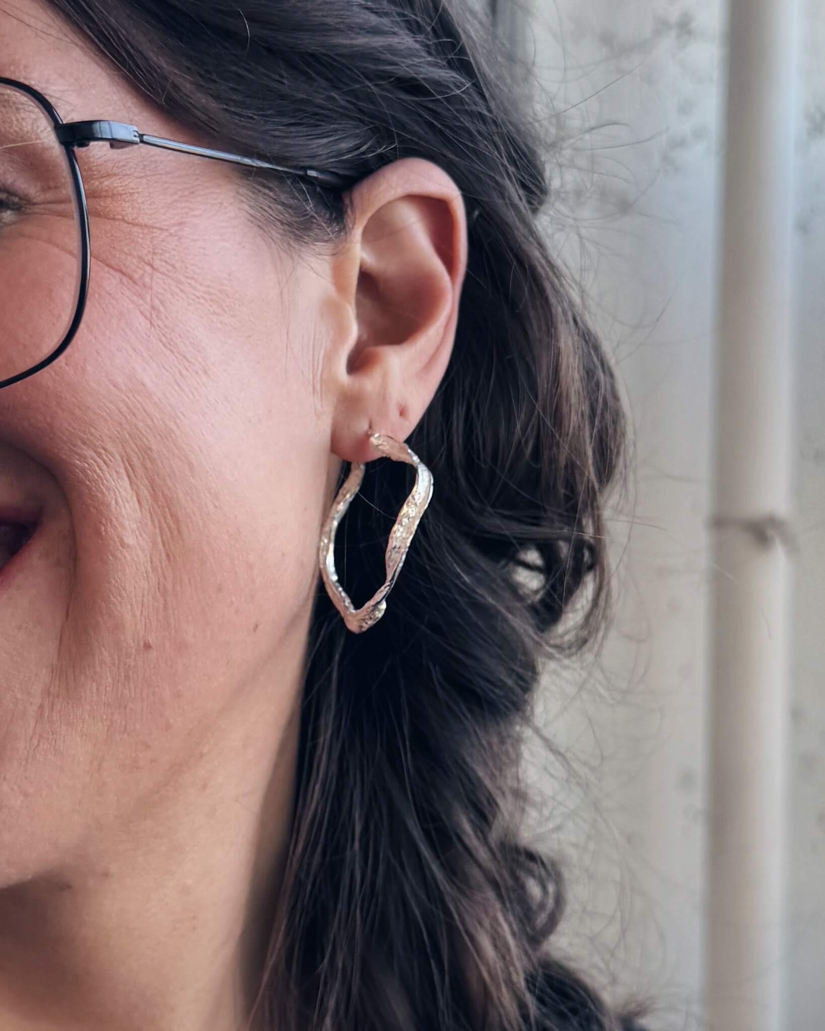 Émilie - Grands anneaux d’oreilles ondulés fait au Québec - Lidia