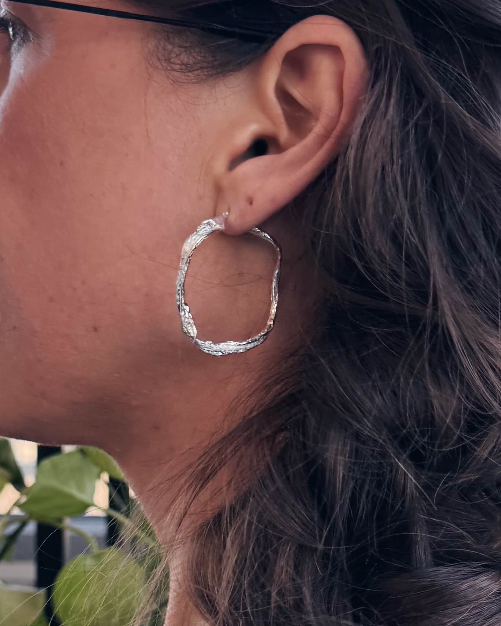 Émilie - Grands anneaux d’oreilles ondulés fait au Québec - Lidia