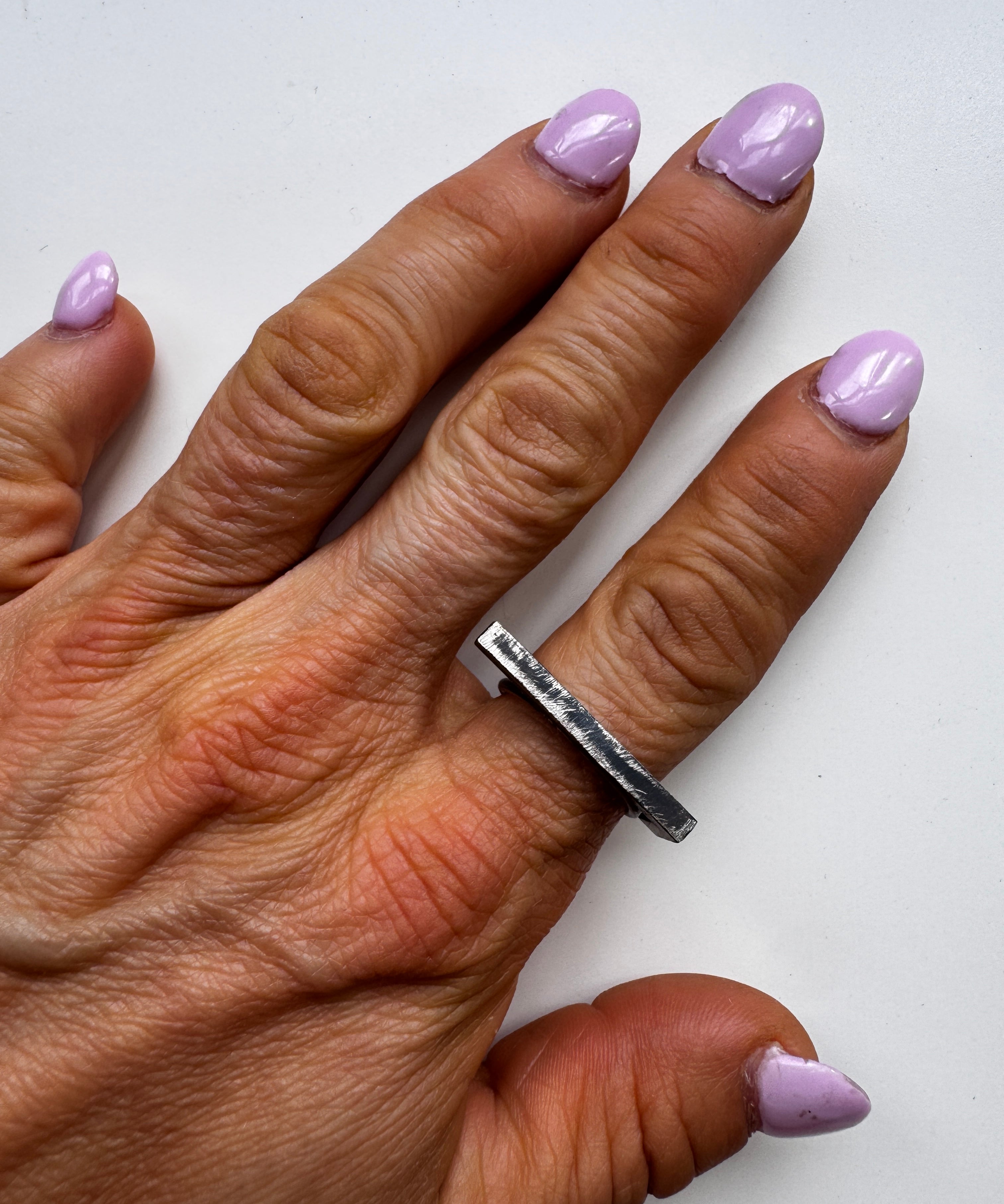 bague en L en argent oxydé - Lidia