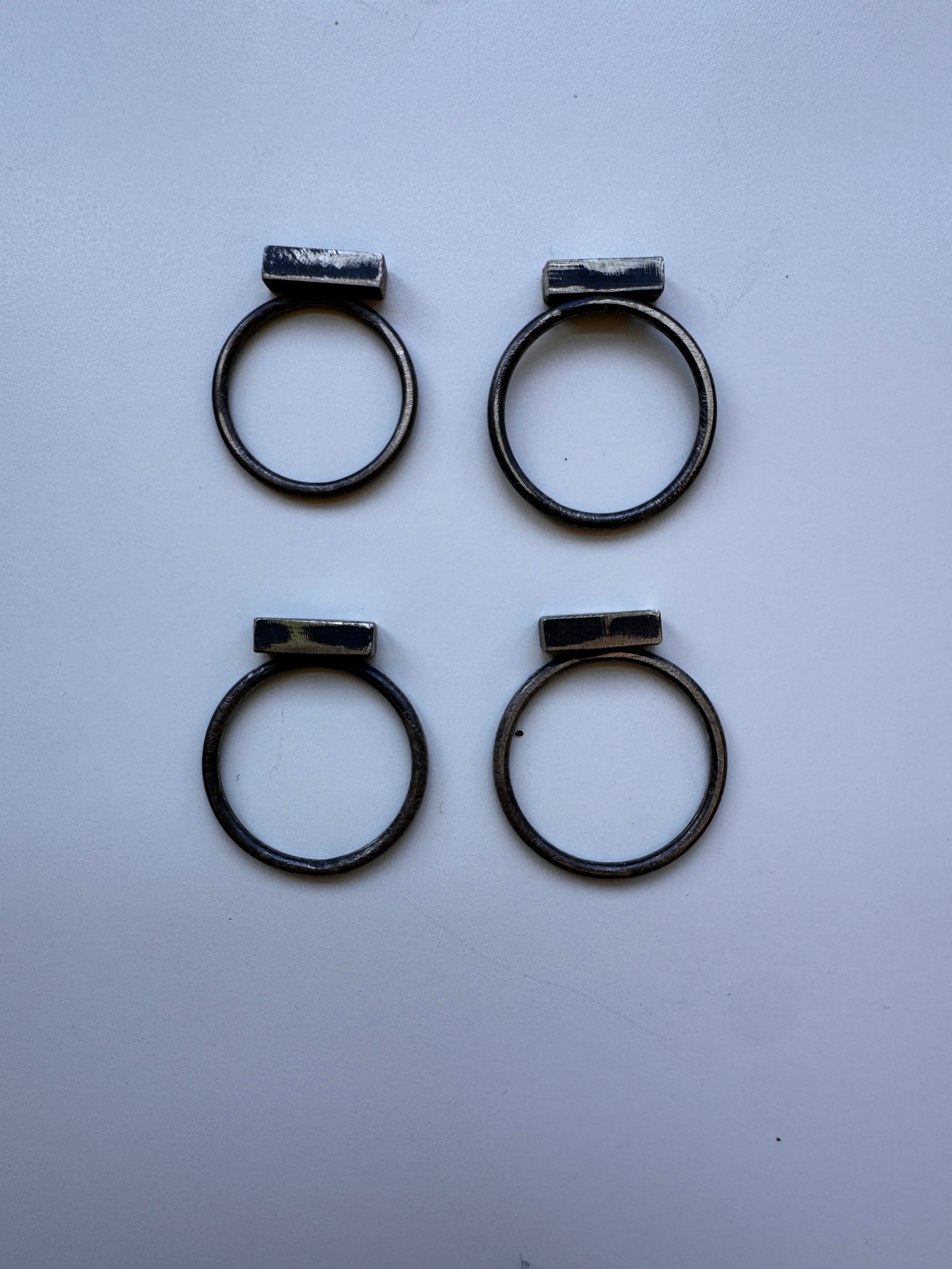 bague minimaliste avec bloc en argent oxydé - Lidia
