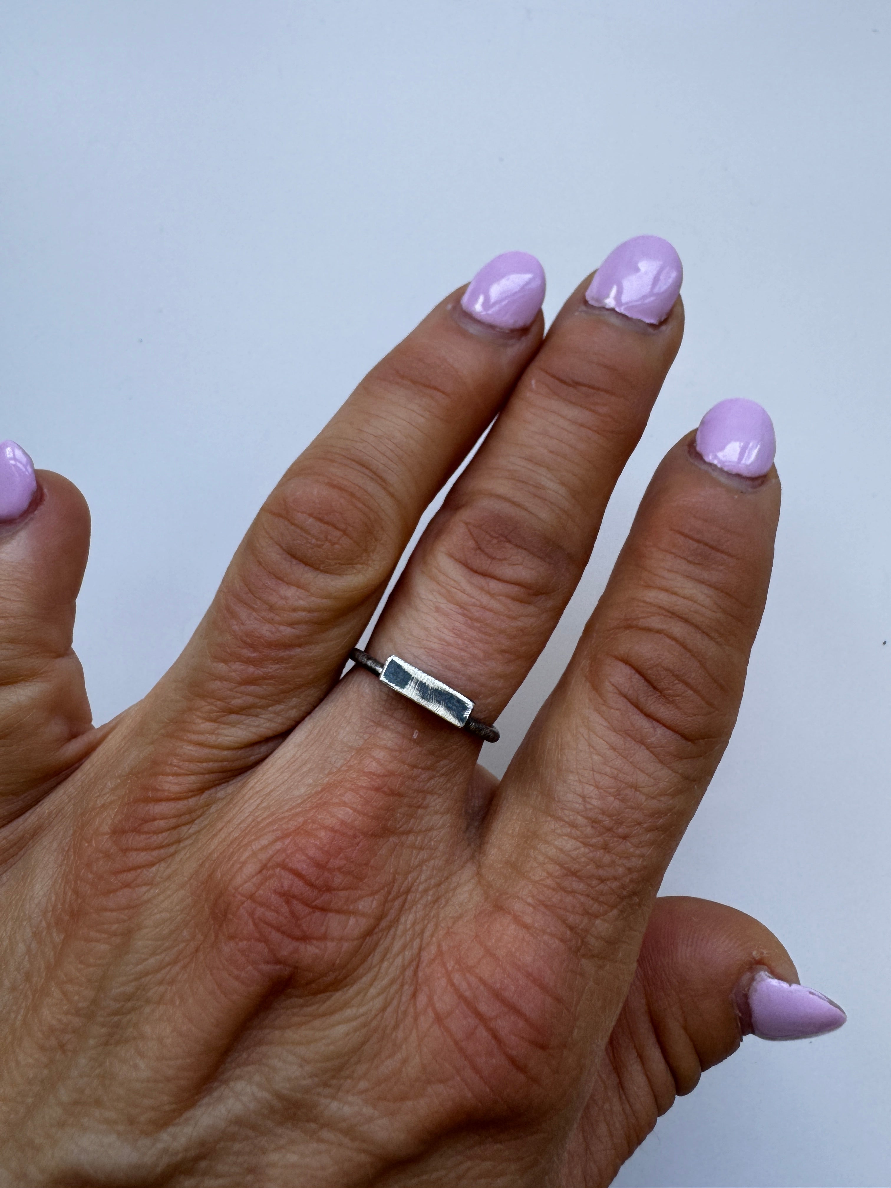bague minimaliste avec bloc en argent oxydé - Lidia