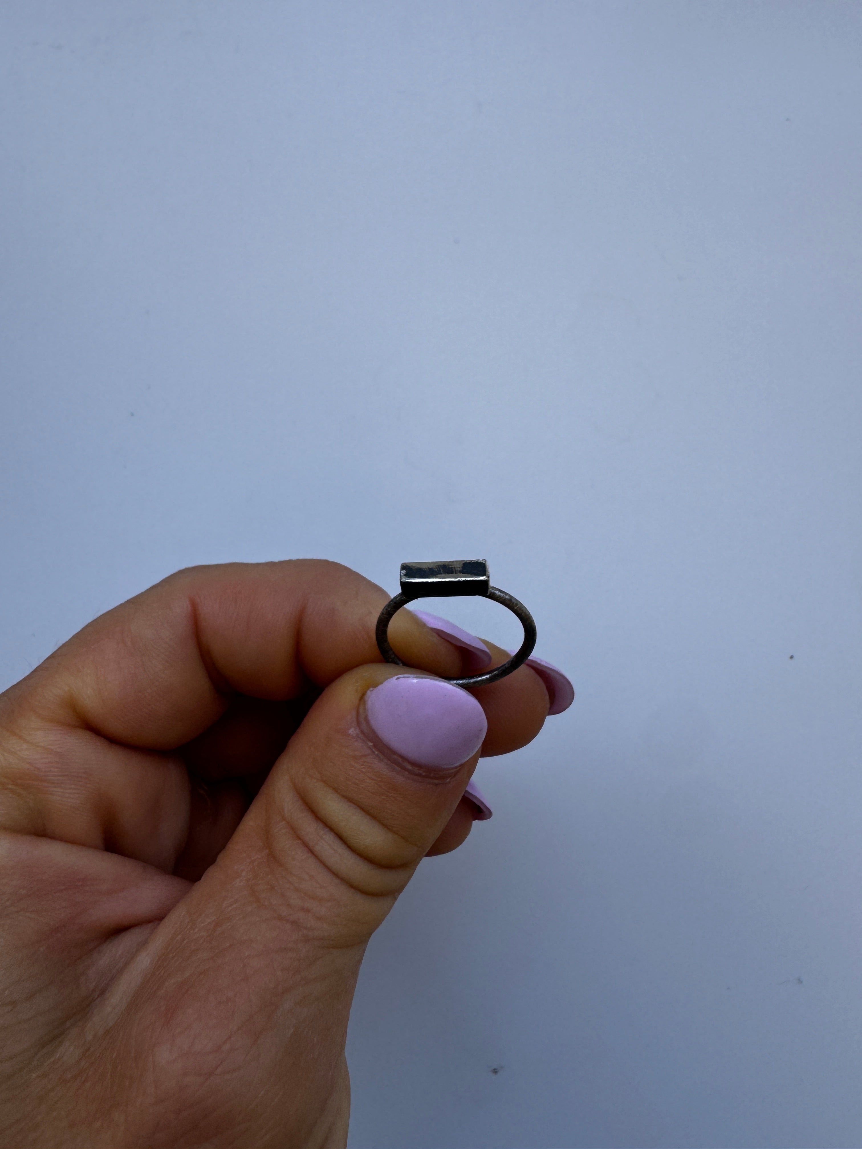 bague minimaliste avec bloc en argent oxydé - Lidia