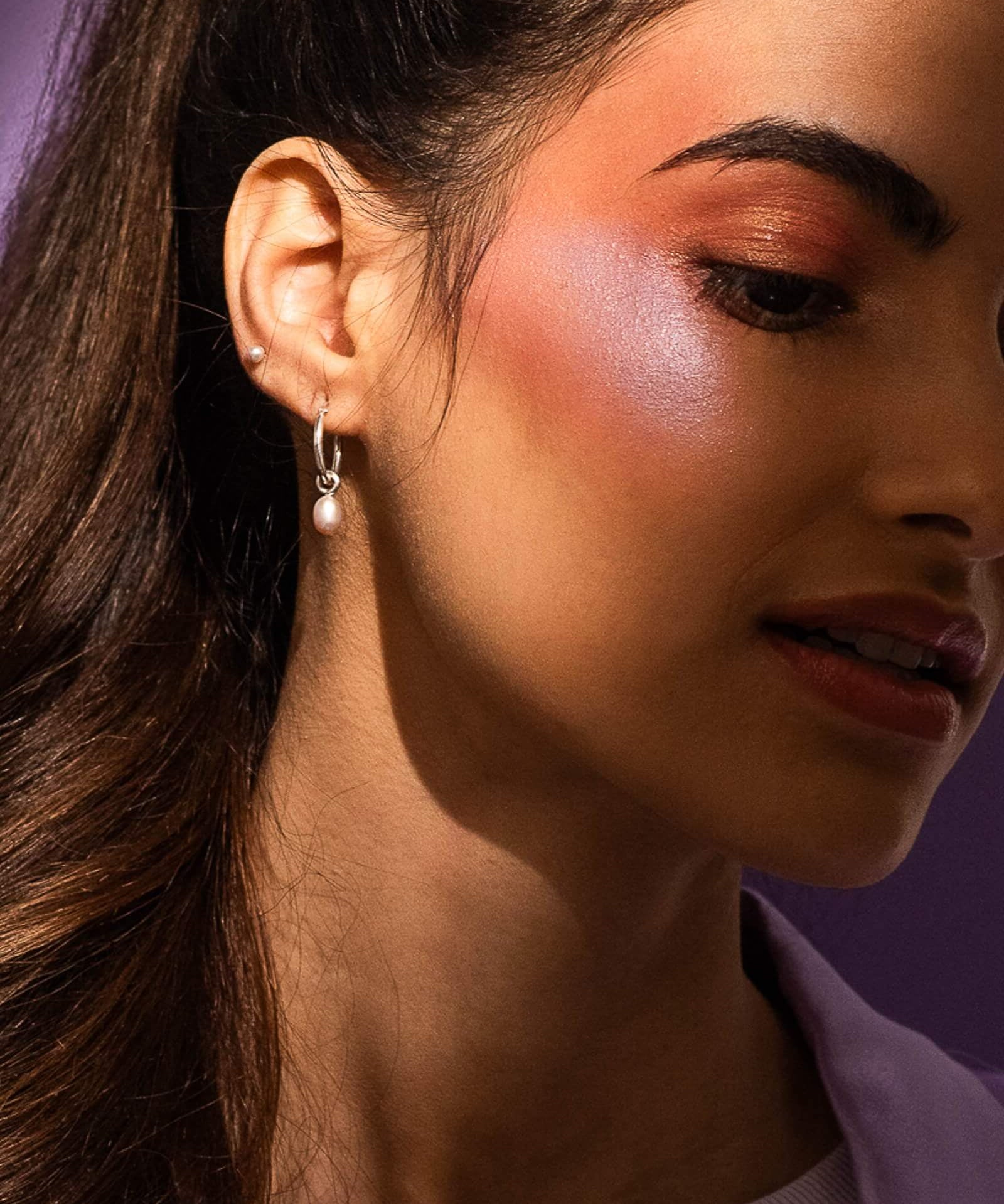 Petites boucles d’oreilles avec perles roses fabriquées au Québec - 3 mm - Lidia