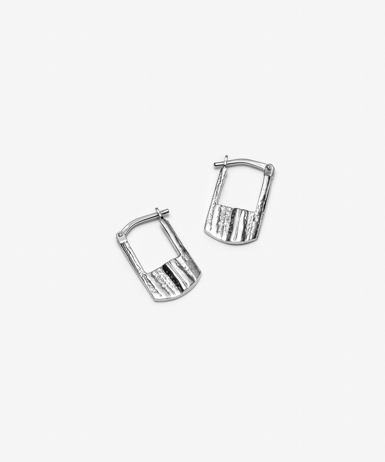 anneaux d’oreilles en argent texturé pour lobe d’oreille fabriqué à la main