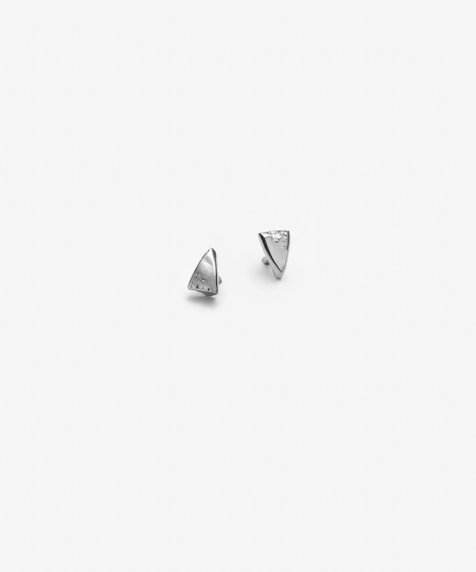 Chocolate Chip – Boucles d’oreille triangle minimalistes - Lidia
