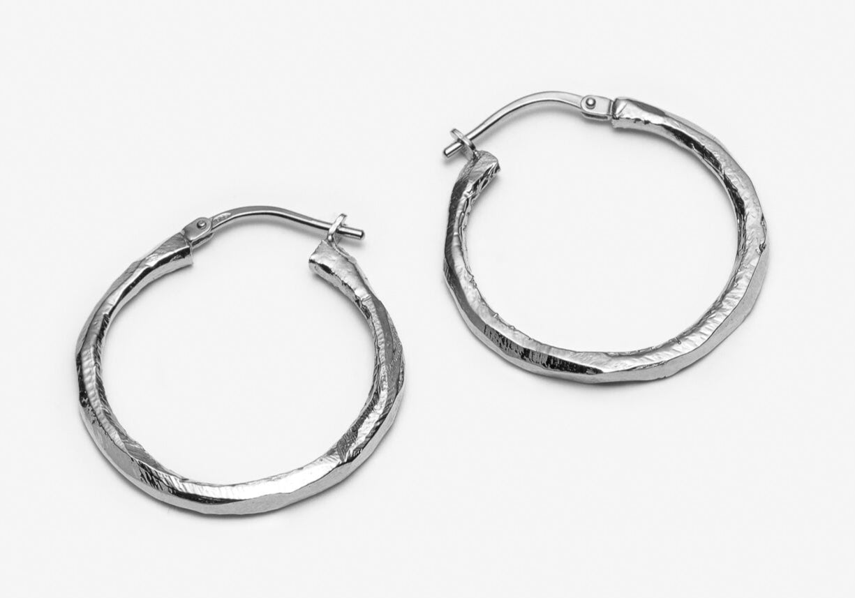 boucle d'oreille creole en argent sterling fabriquées à Montreal par Lidia