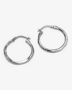 boucles d’oreilles anneaux argent fabriquées au Québec par une artisane