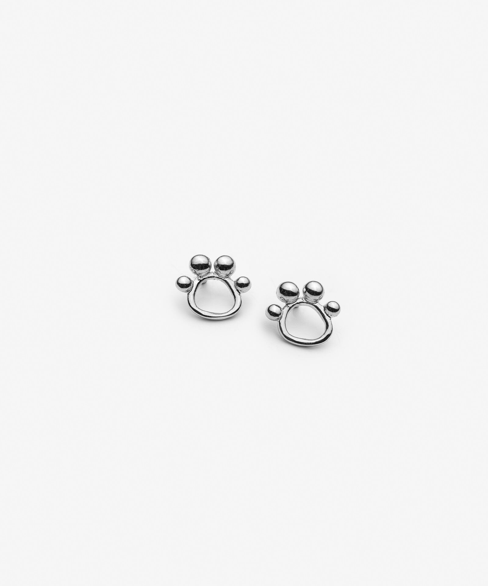 boucles d’oreilles en forme de patte de chat ou chien fabriquees au Québec