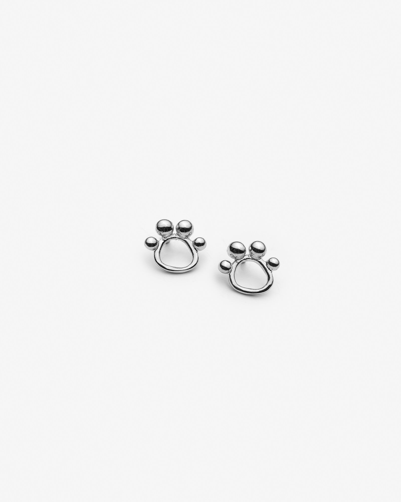 boucles d’oreilles en forme de patte de chat ou chien fabriquees au Québec