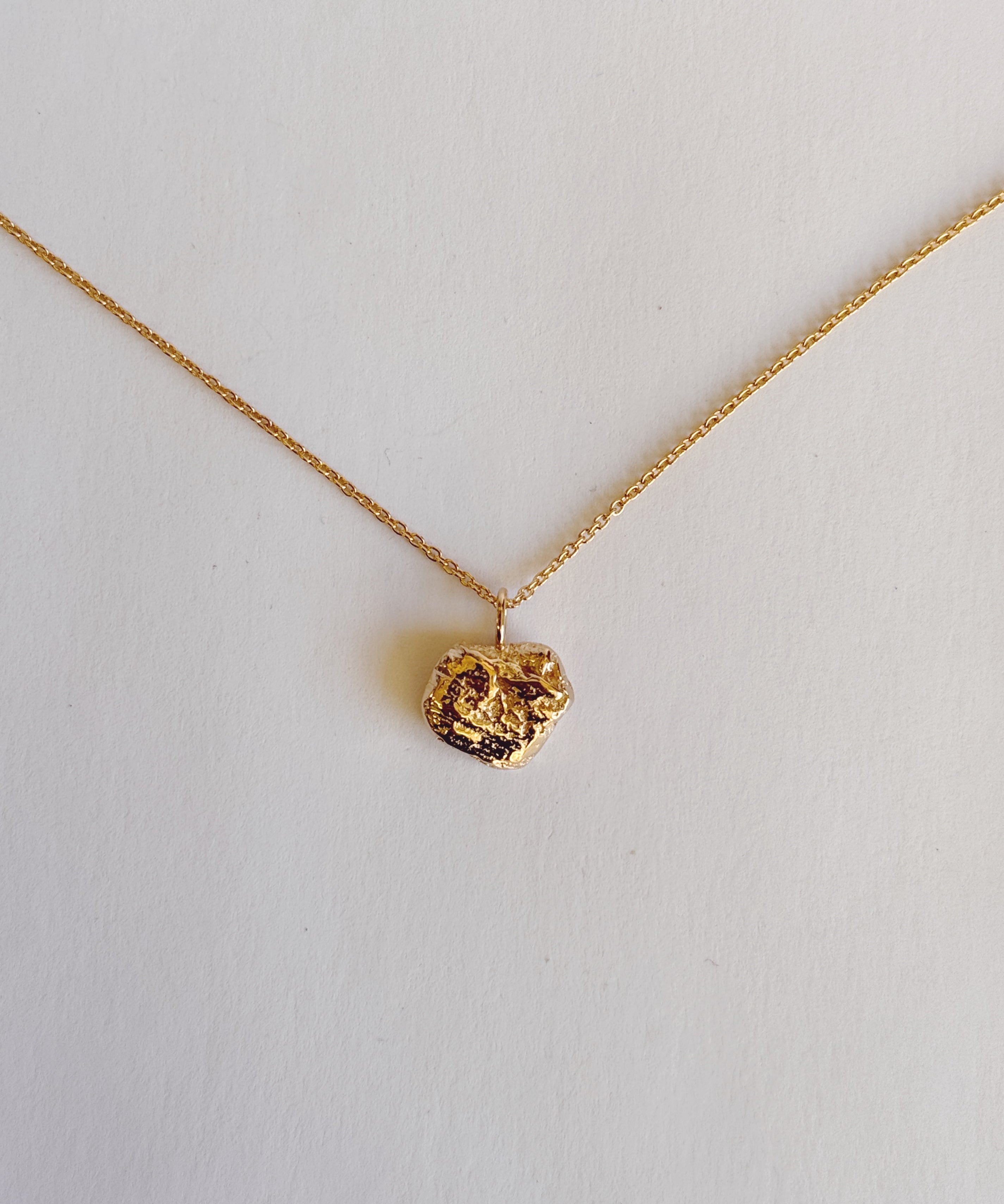Cœur de banane - Collier pendentif texturé fait à la main - Lidia