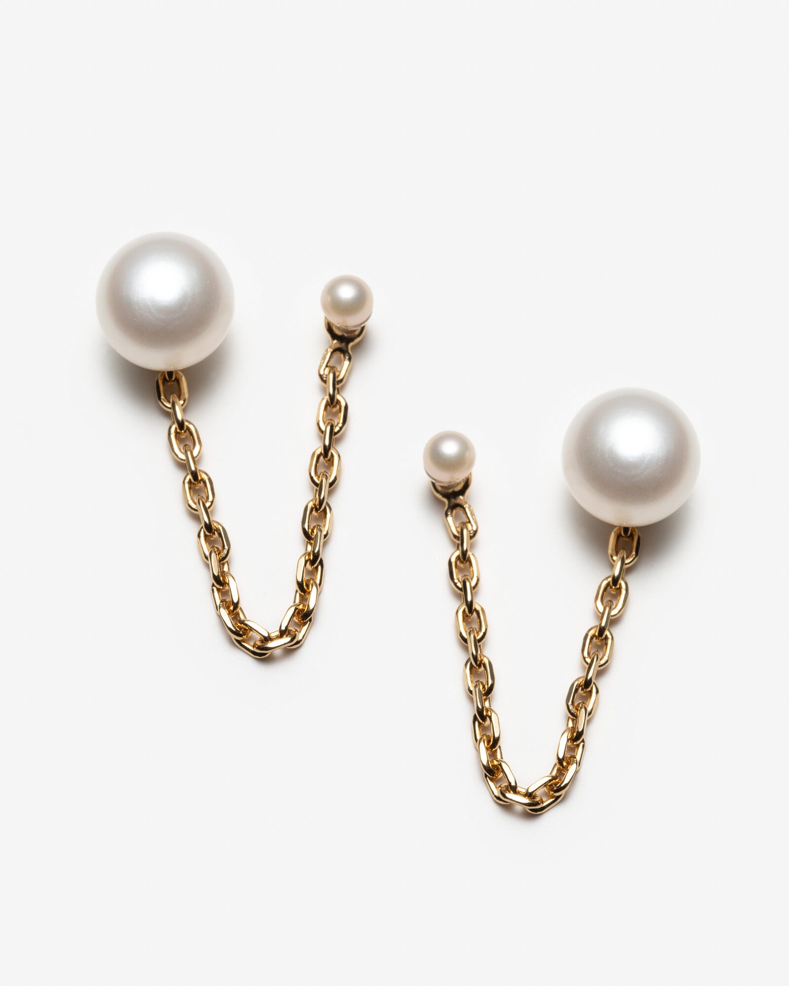 double boucles d'oreilles avec vraies perles d'eau douce et chaines fait au Québec par Lidia
