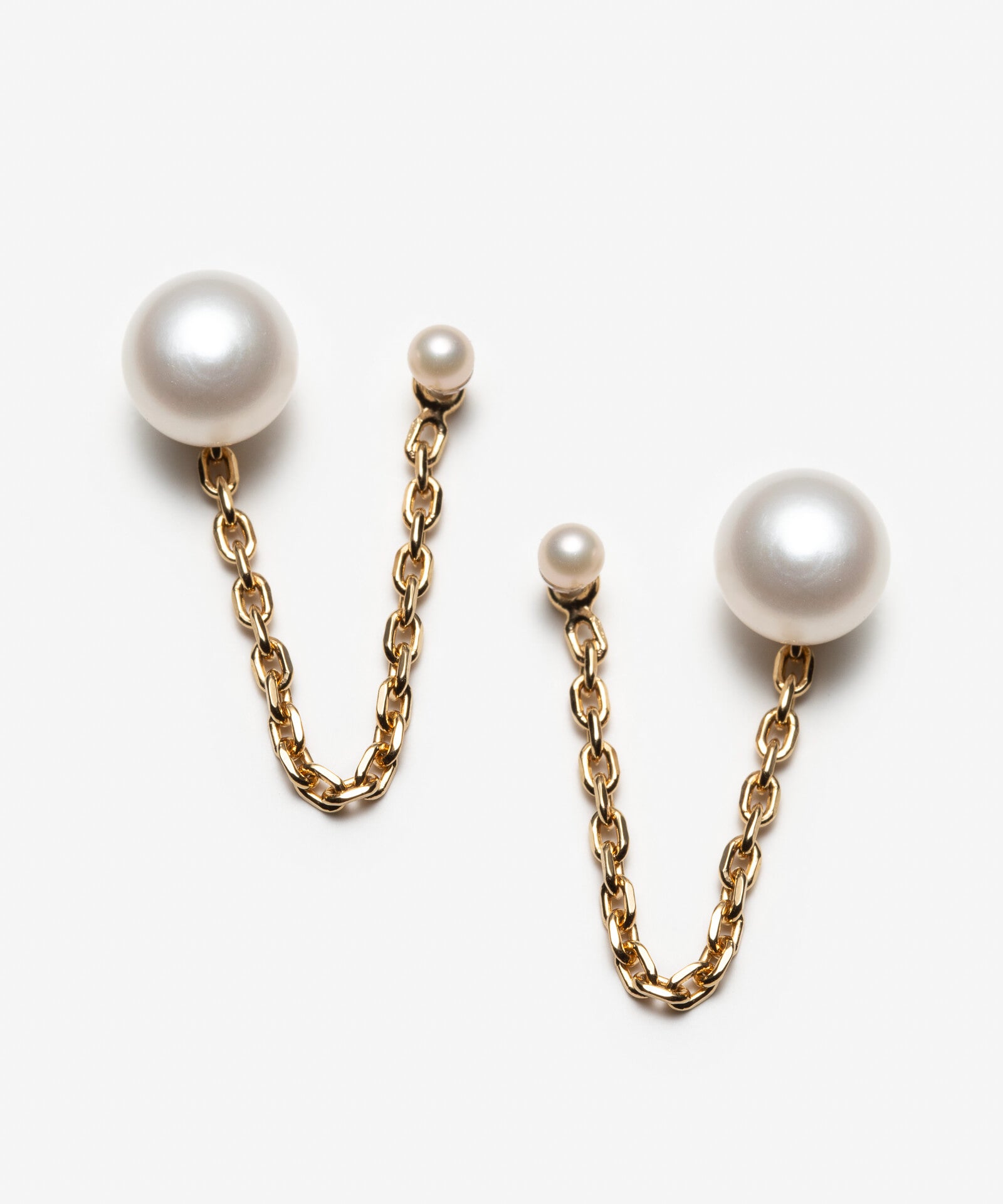 double boucles d'oreilles avec vraies perles d'eau douce et chaines fait au Québec par Lidia