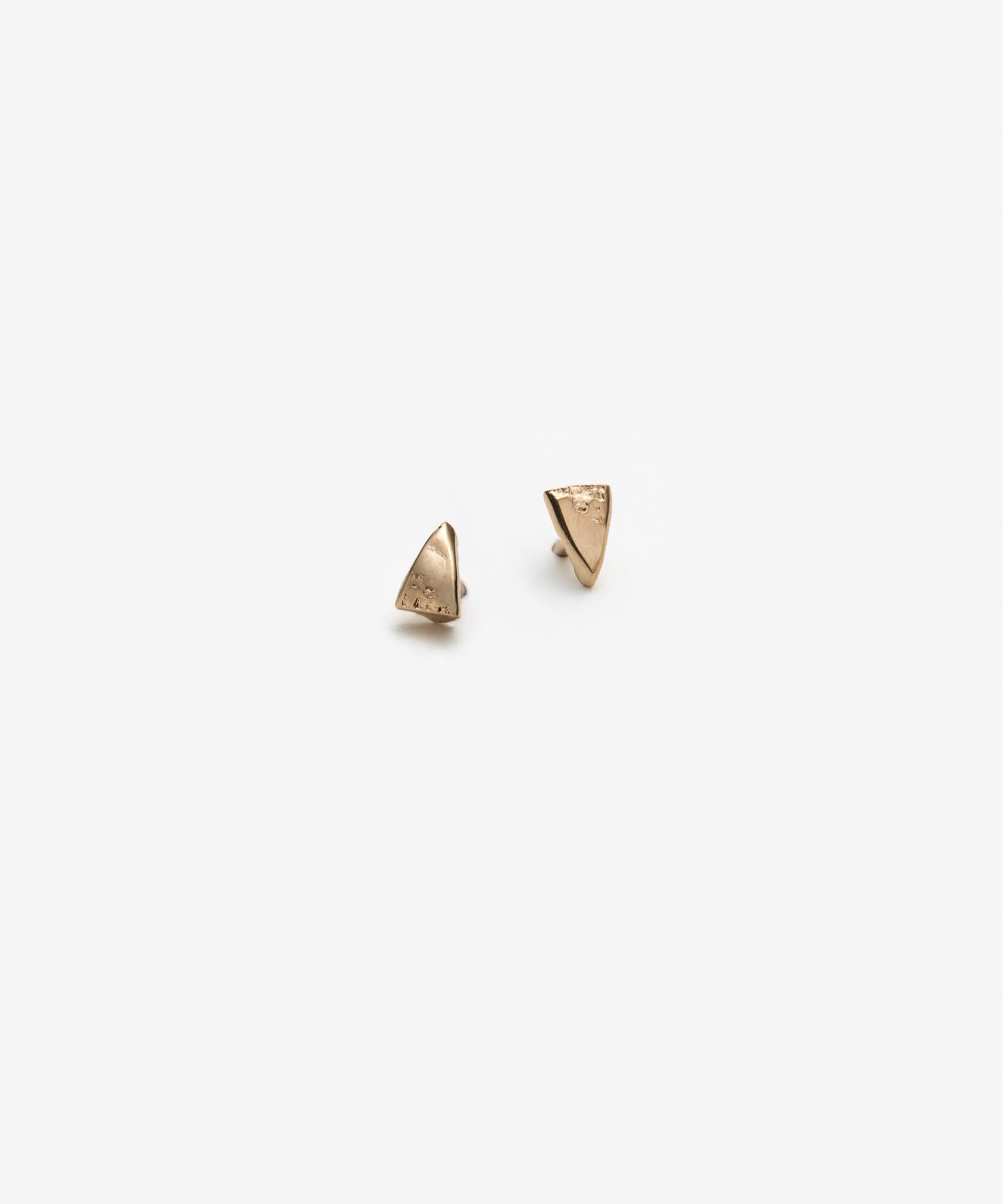 Chocolate Chip – Boucles d’oreille triangle minimalistes - Lidia