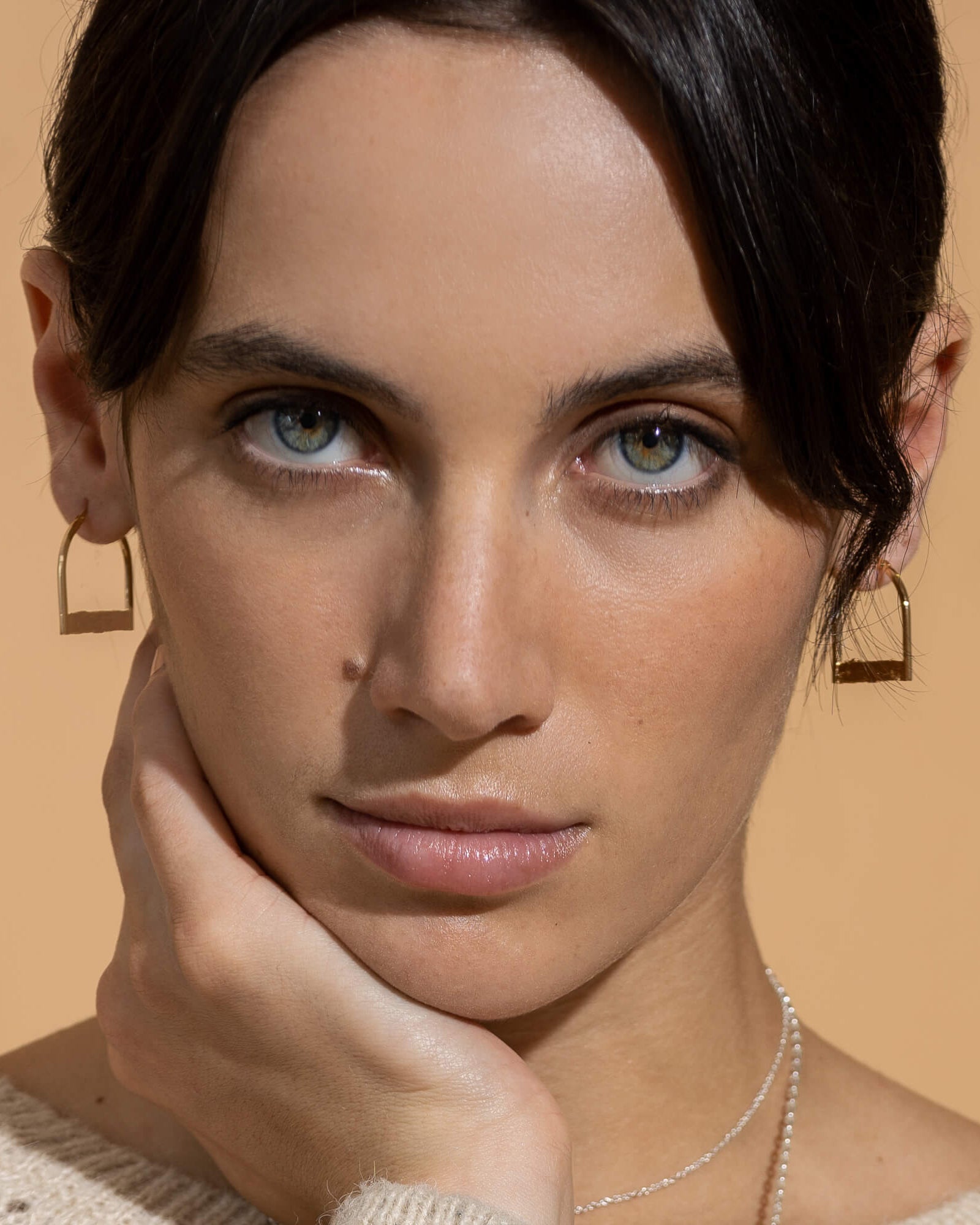 Boucles d’oreilles hoops étrier fabriquees à Montréal