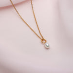 petit collier avec pendentif perle blanche - Lidia